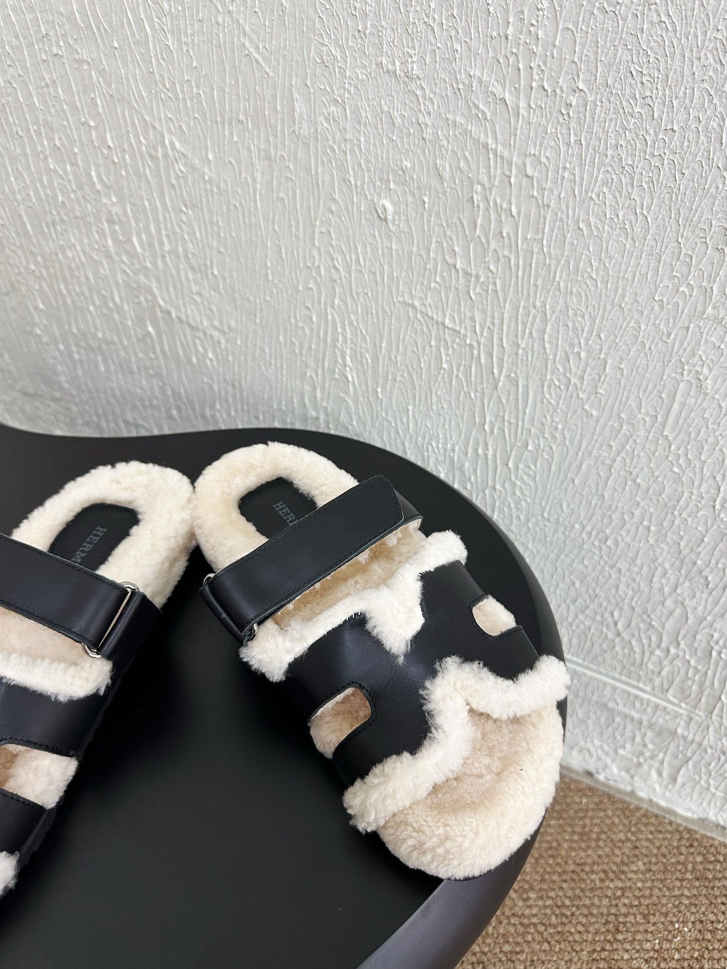 HM Chypre Sandal In Black White Lambskin And Fleece Lining  961138