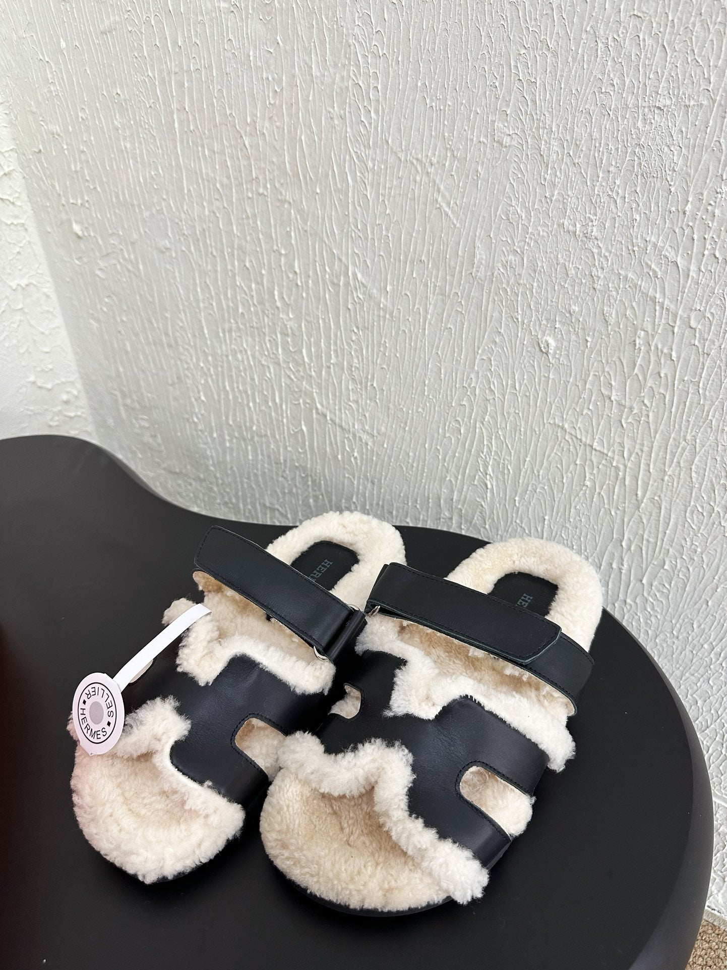 HM Chypre Sandal In Black White Lambskin And Fleece Lining  961138