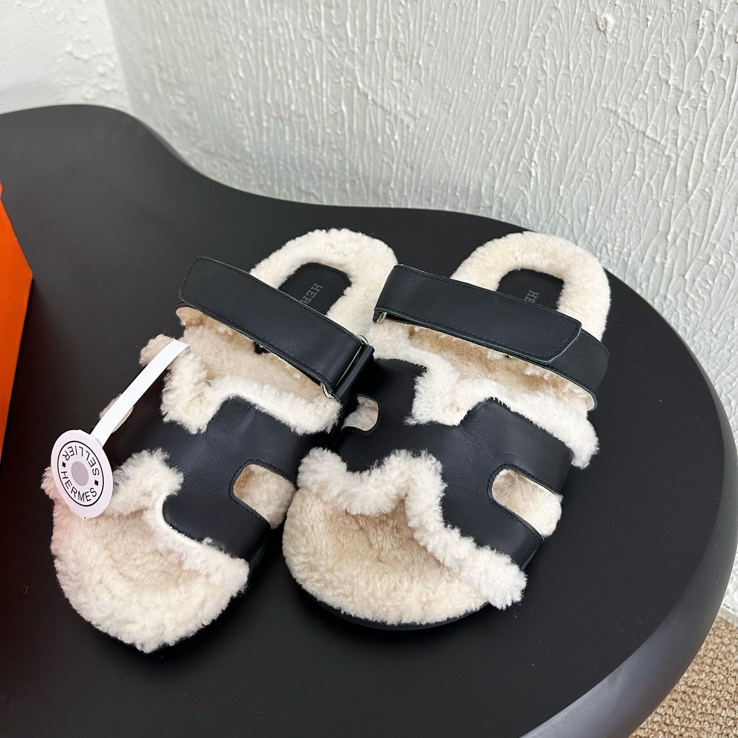 HM Chypre Sandal In Black White Lambskin And Fleece Lining  961138