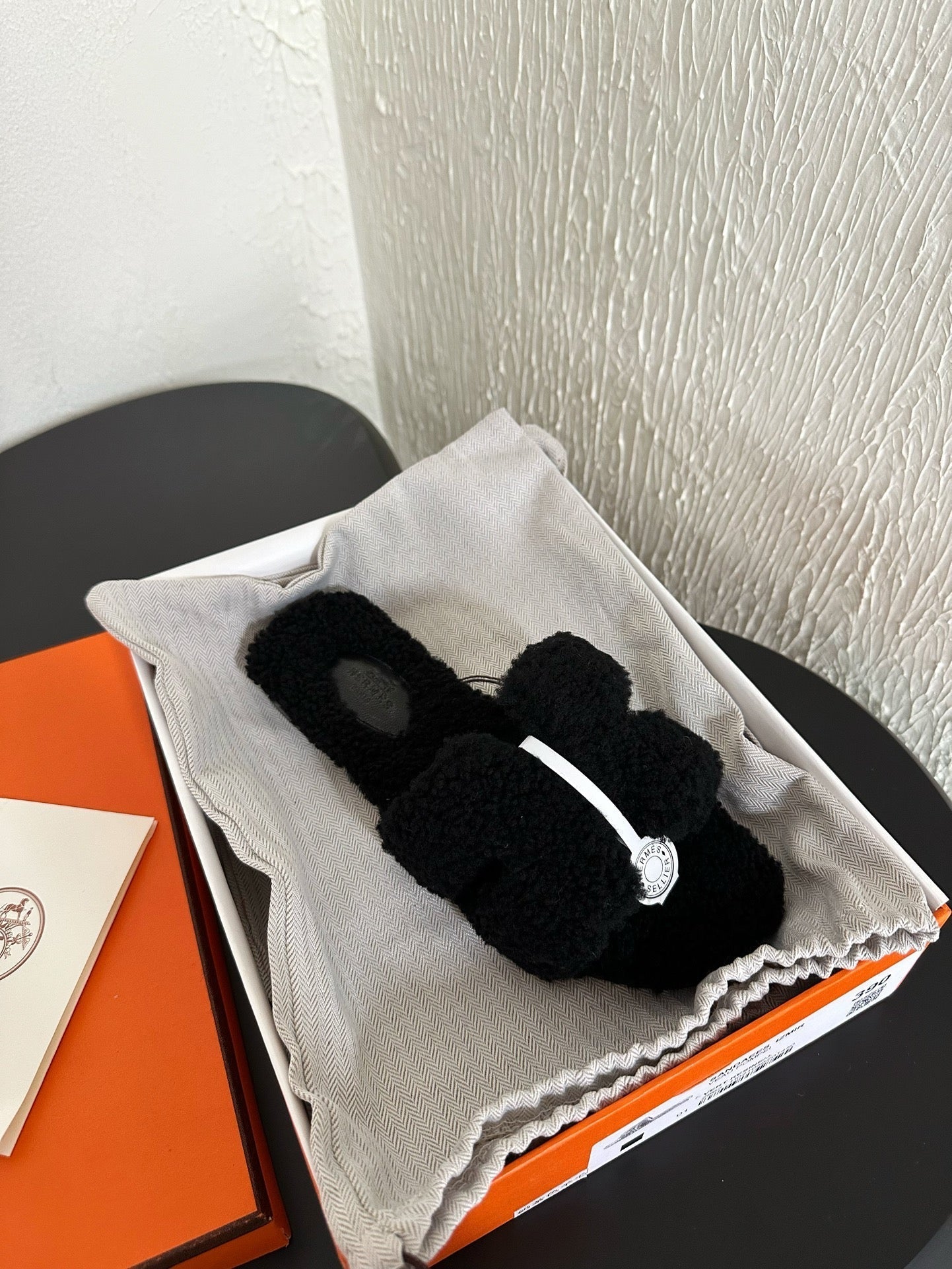 HM Oran Sandal Black Wool Fleece 961011