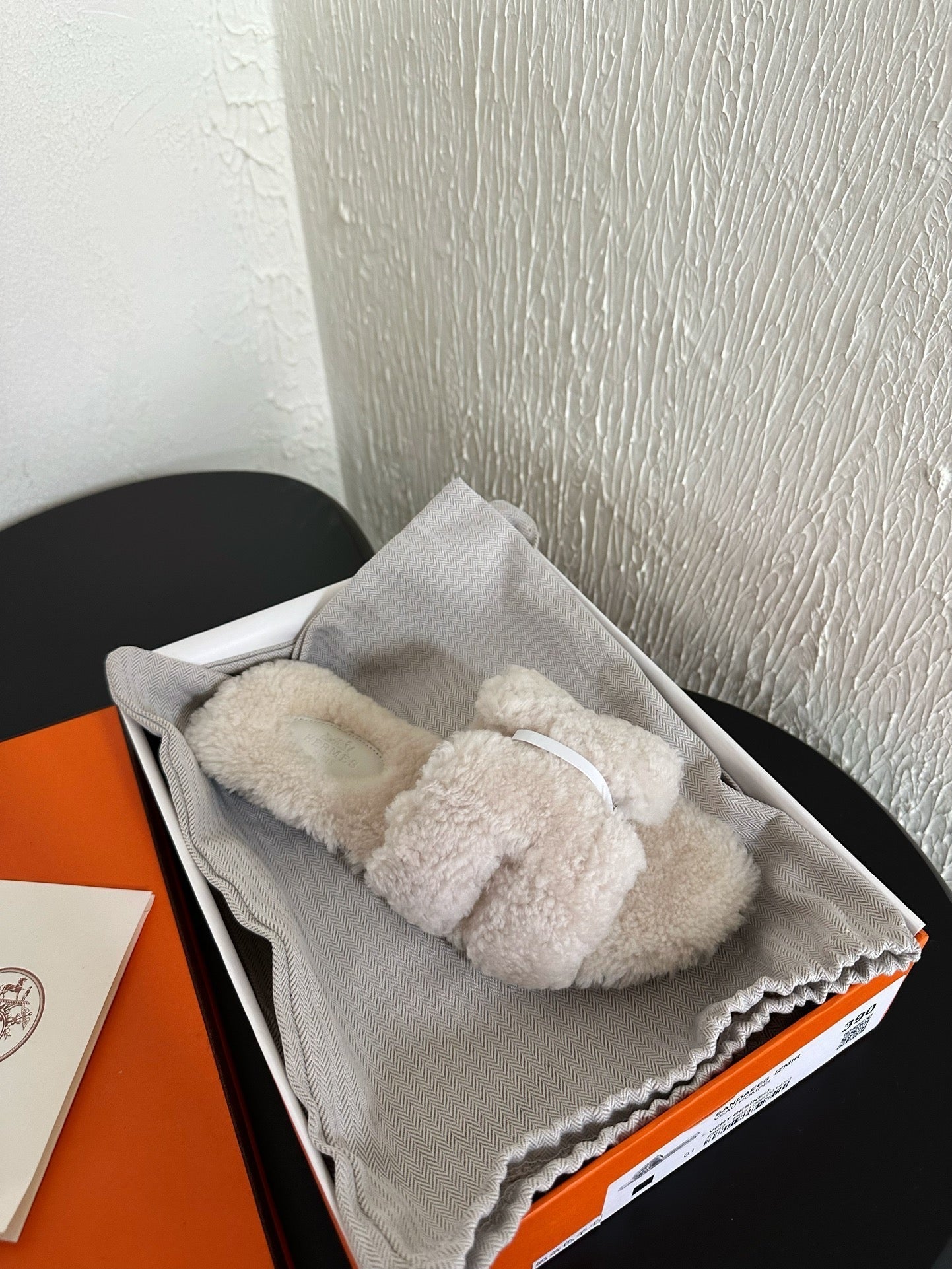 HM Oran Sandal White Wool Fleece 961012