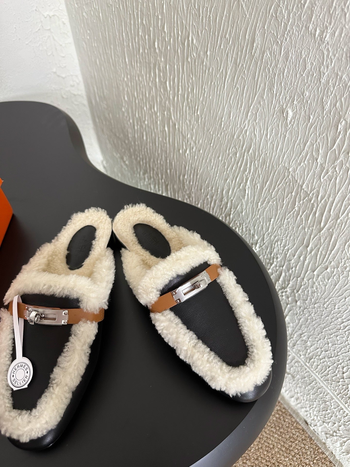 HM Oz Mule Black Mix White Lambskin Lined With Wool Fleece 961093