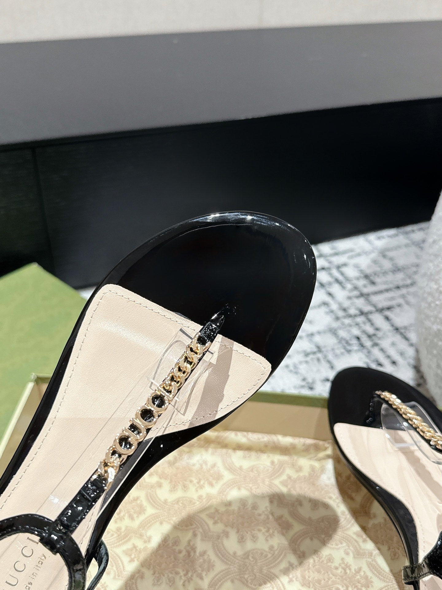 THONG SANDAL IN BLACK CALFSKIN 1