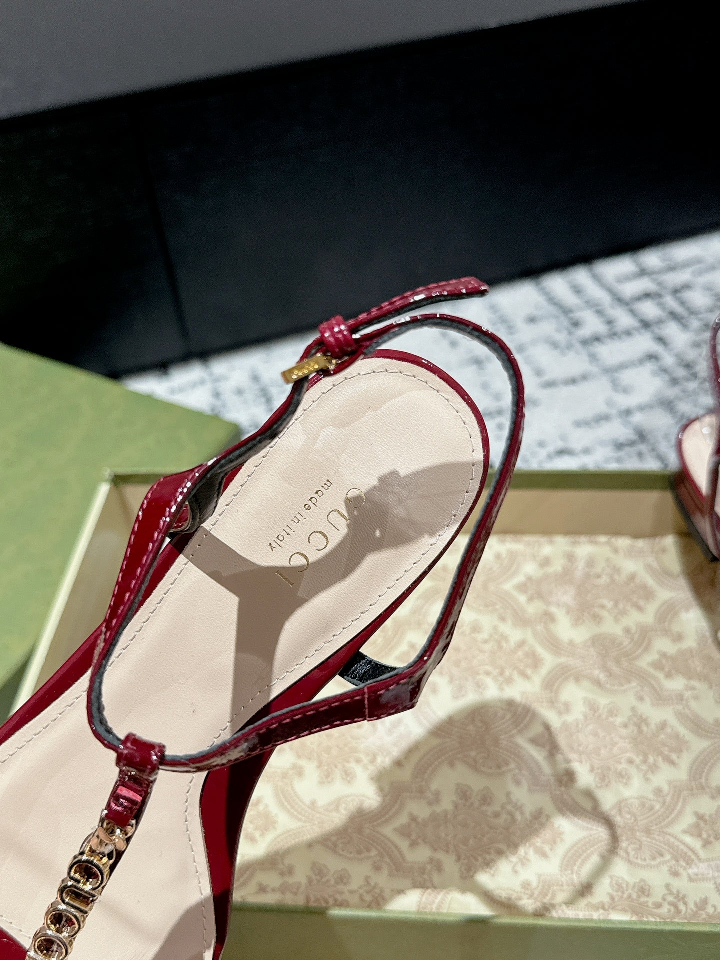 THONG SANDAL IN CRIMSON RED CALFSKIN