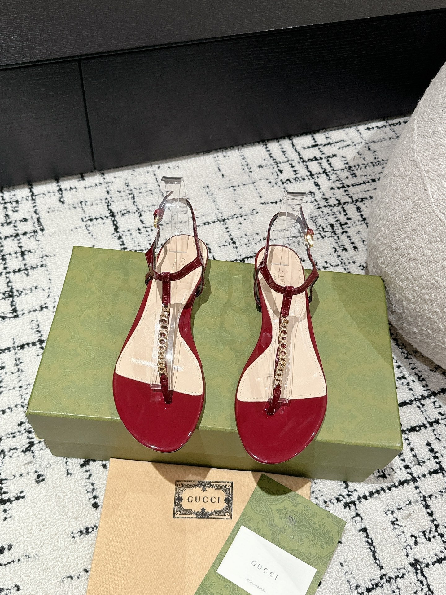 THONG SANDAL IN CRIMSON RED CALFSKIN