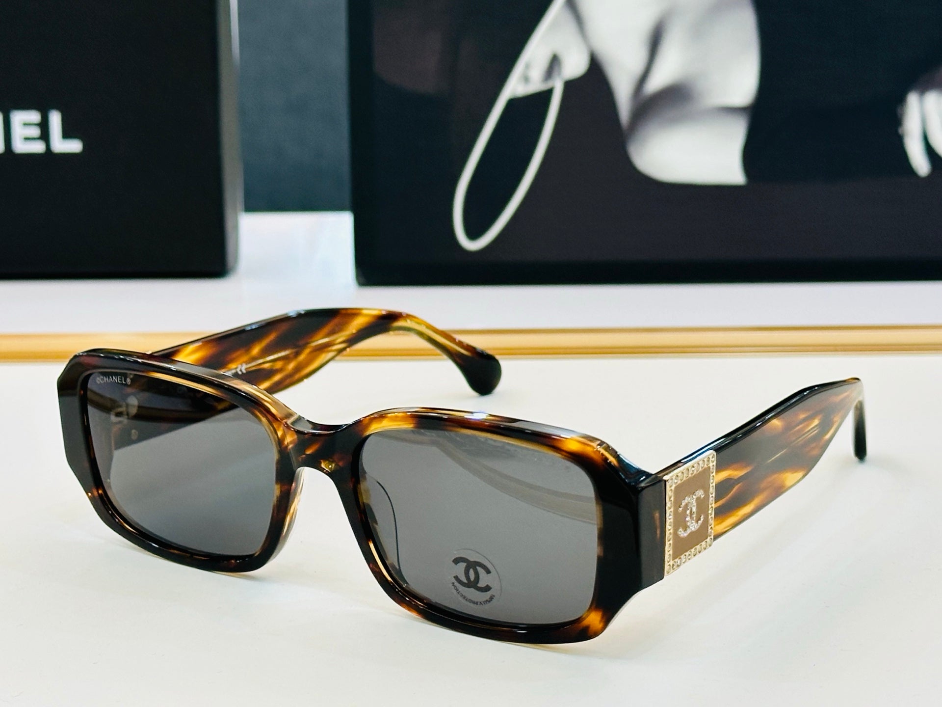 Chanel Sunglasses 652617