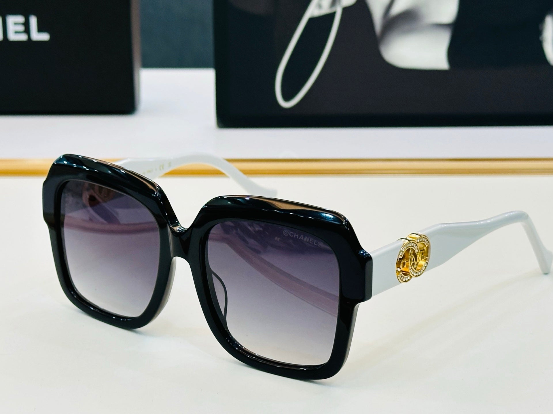 Chanel Sunglasses 677545