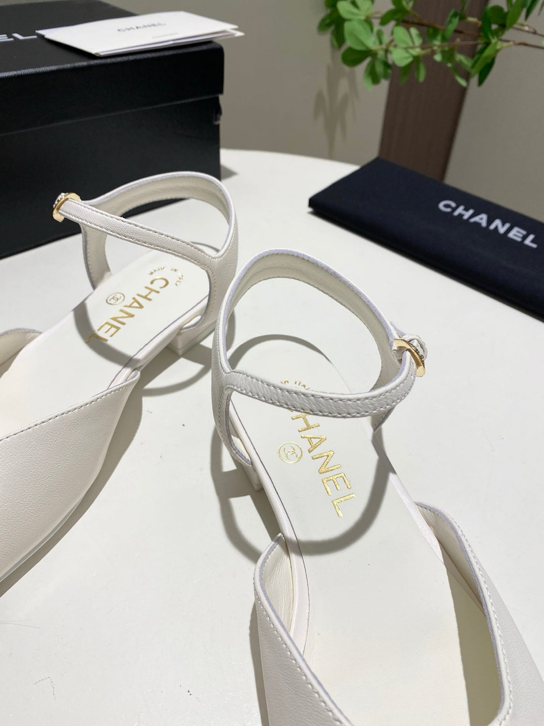 Chanel 25 Slingback White Black Sheepskin 466992