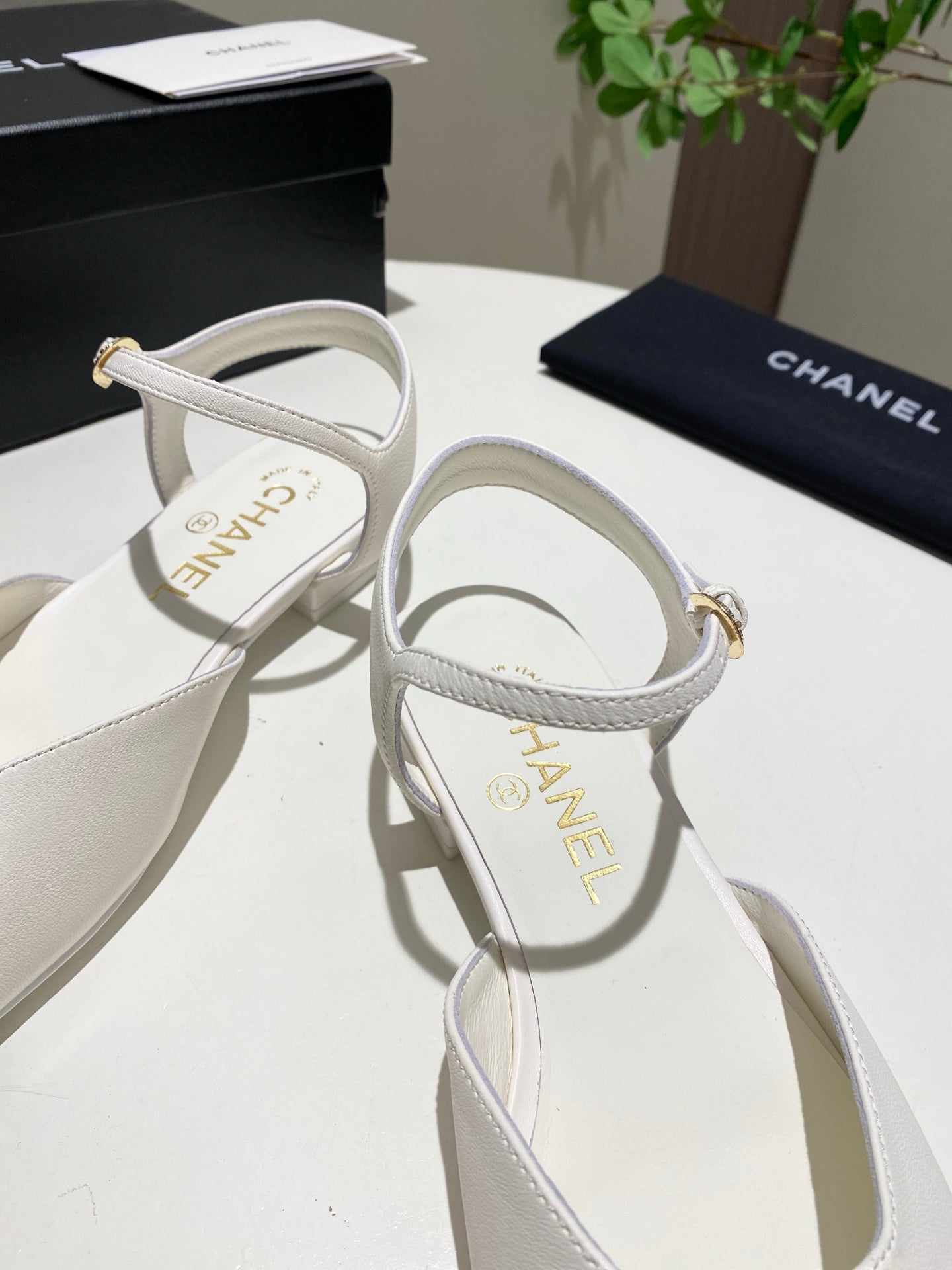 Chanel 25 Slingback White Black Sheepskin 466992