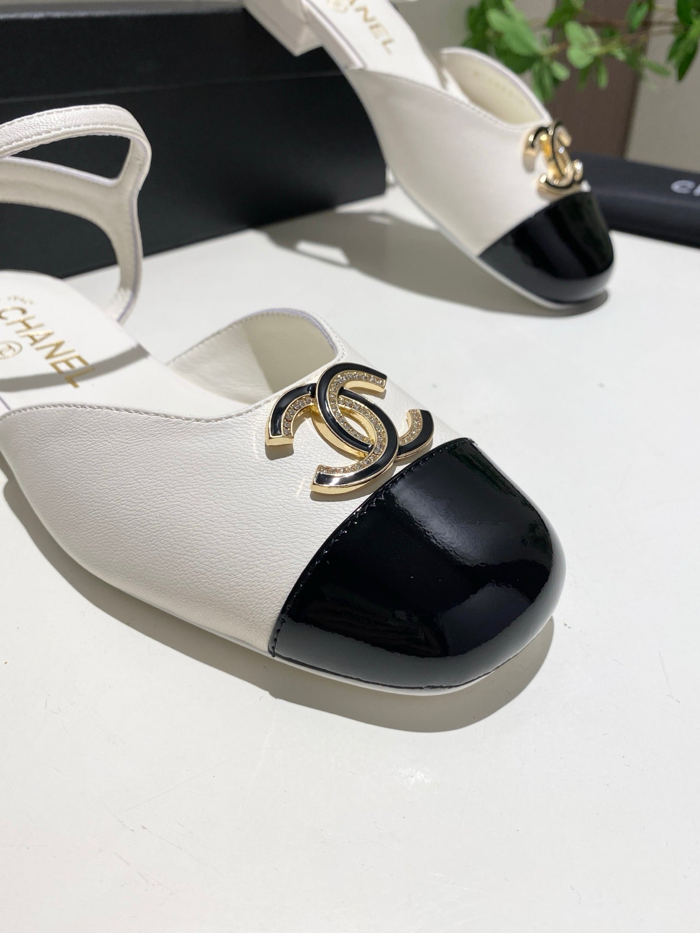 Chanel 25 Slingback White Black Sheepskin 466992