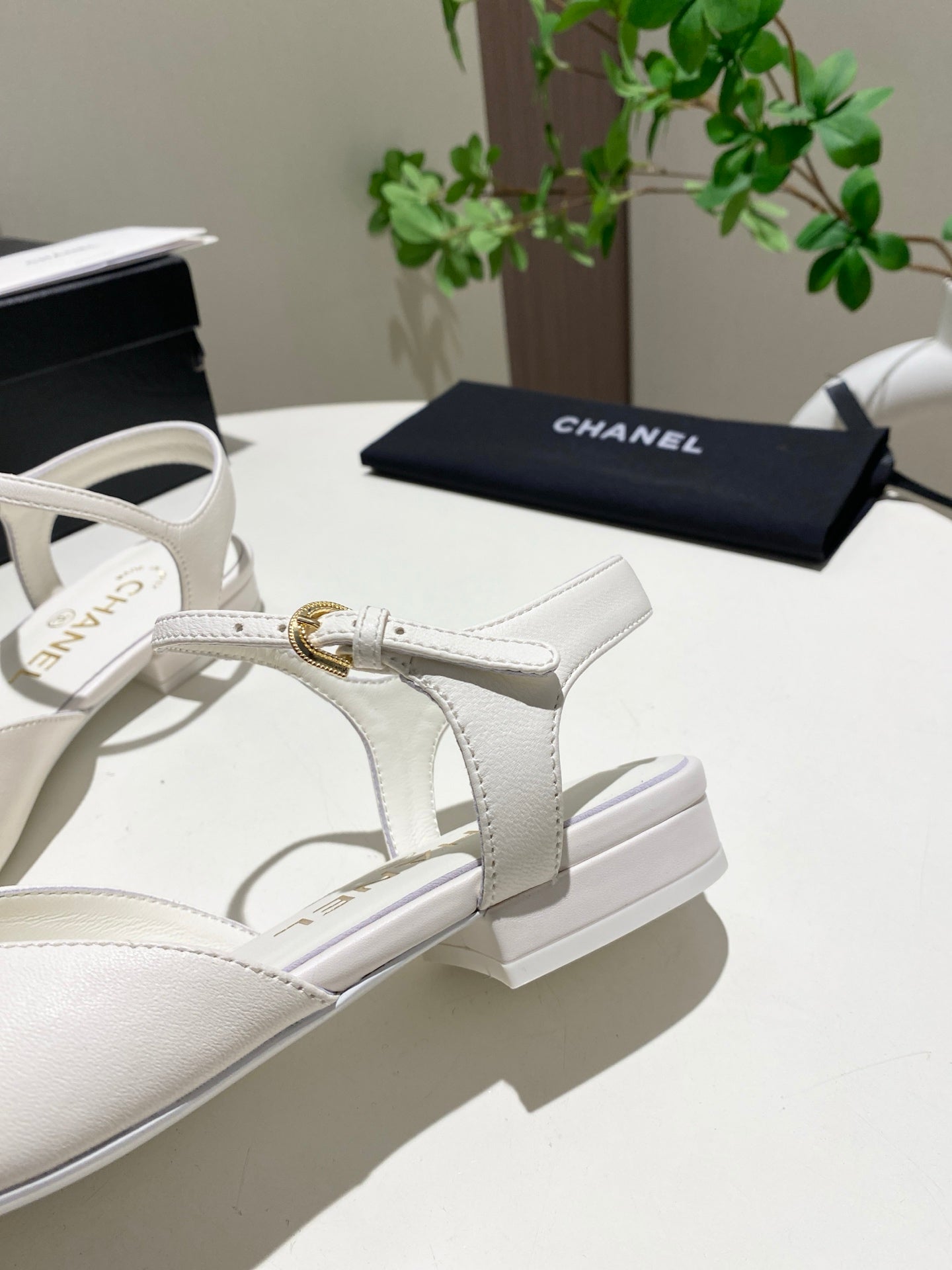 Chanel 25 Slingback White Black Sheepskin 466992