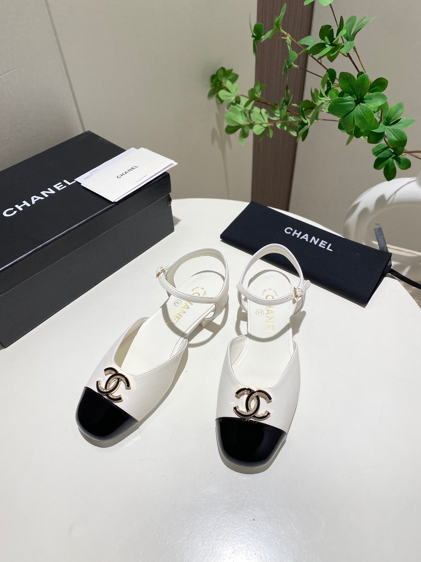 Chanel 25 Slingback White Black Sheepskin 466992