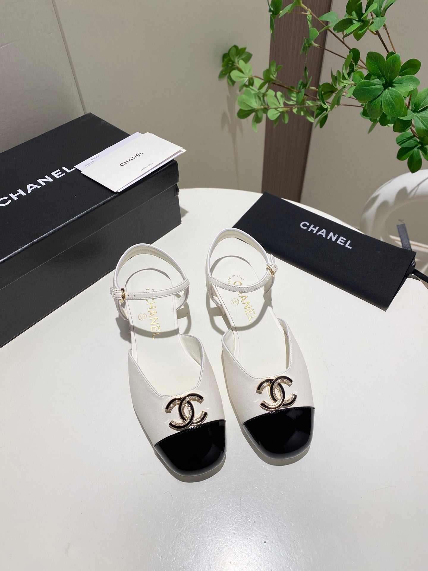 Chanel 25 Slingback White Black Sheepskin 466992