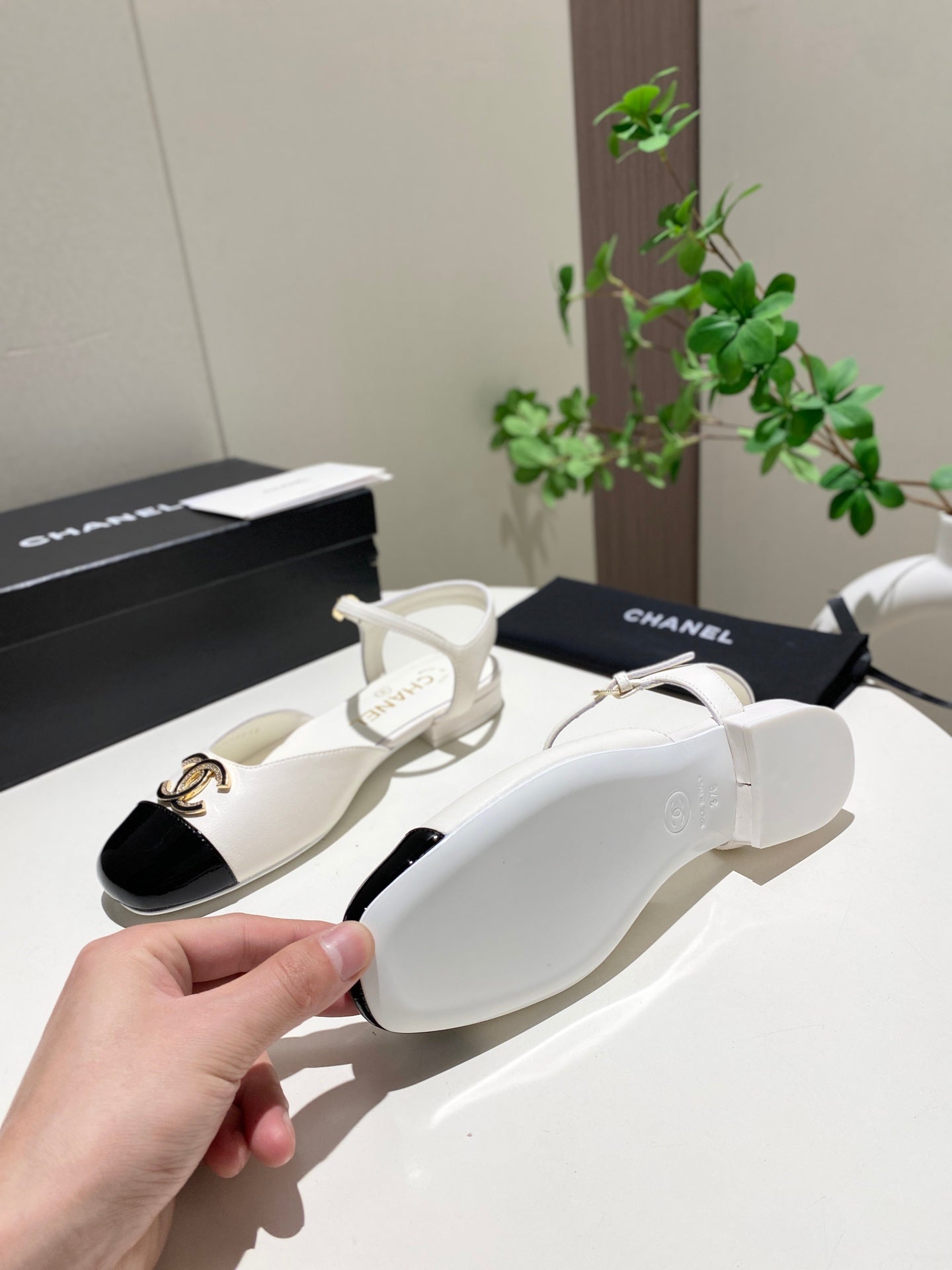 Chanel 25 Slingback White Black Sheepskin 466992