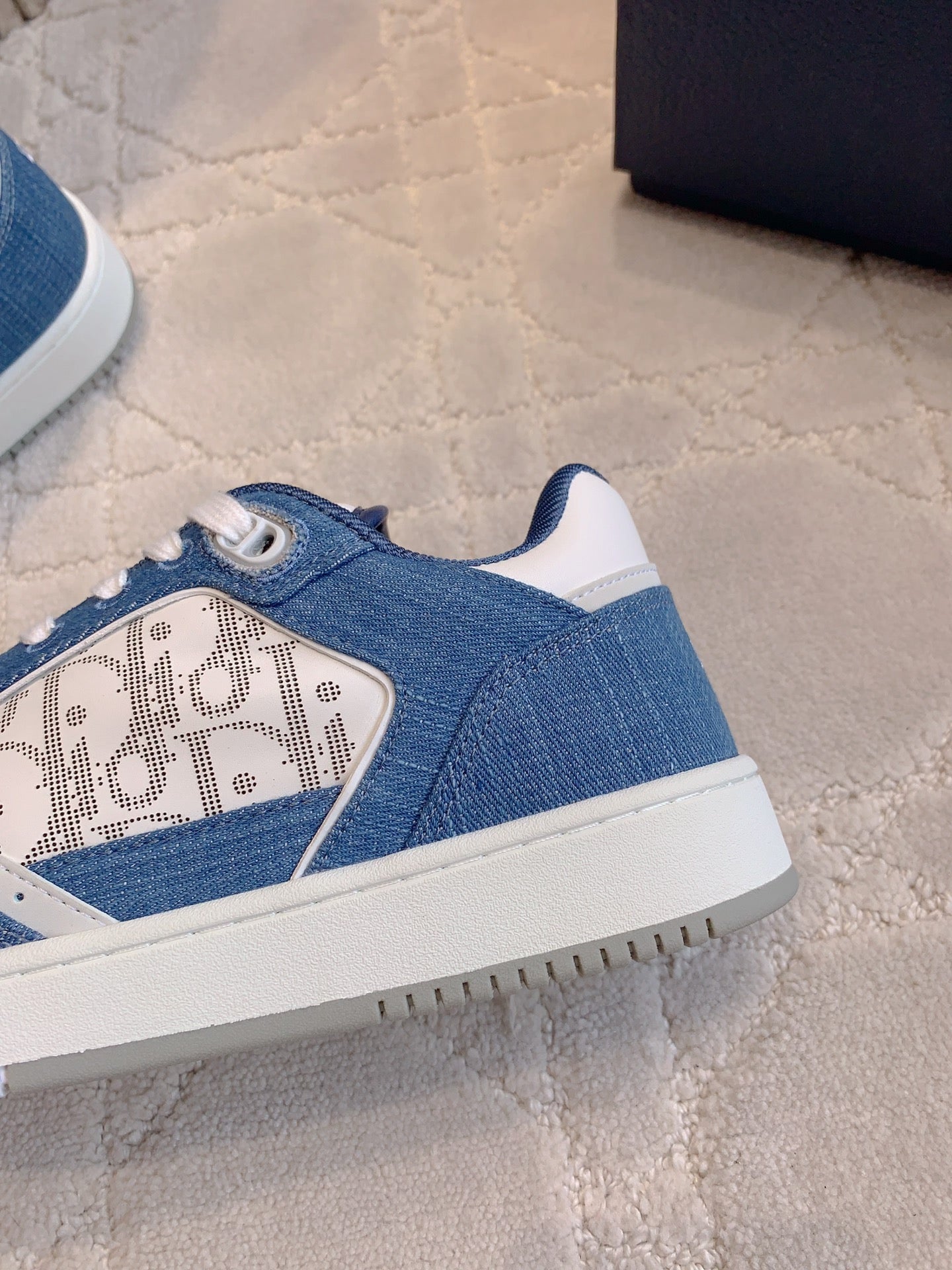 CD B27 Low-Top Sneaker White Blue Print Calfskin And Denim Fabric