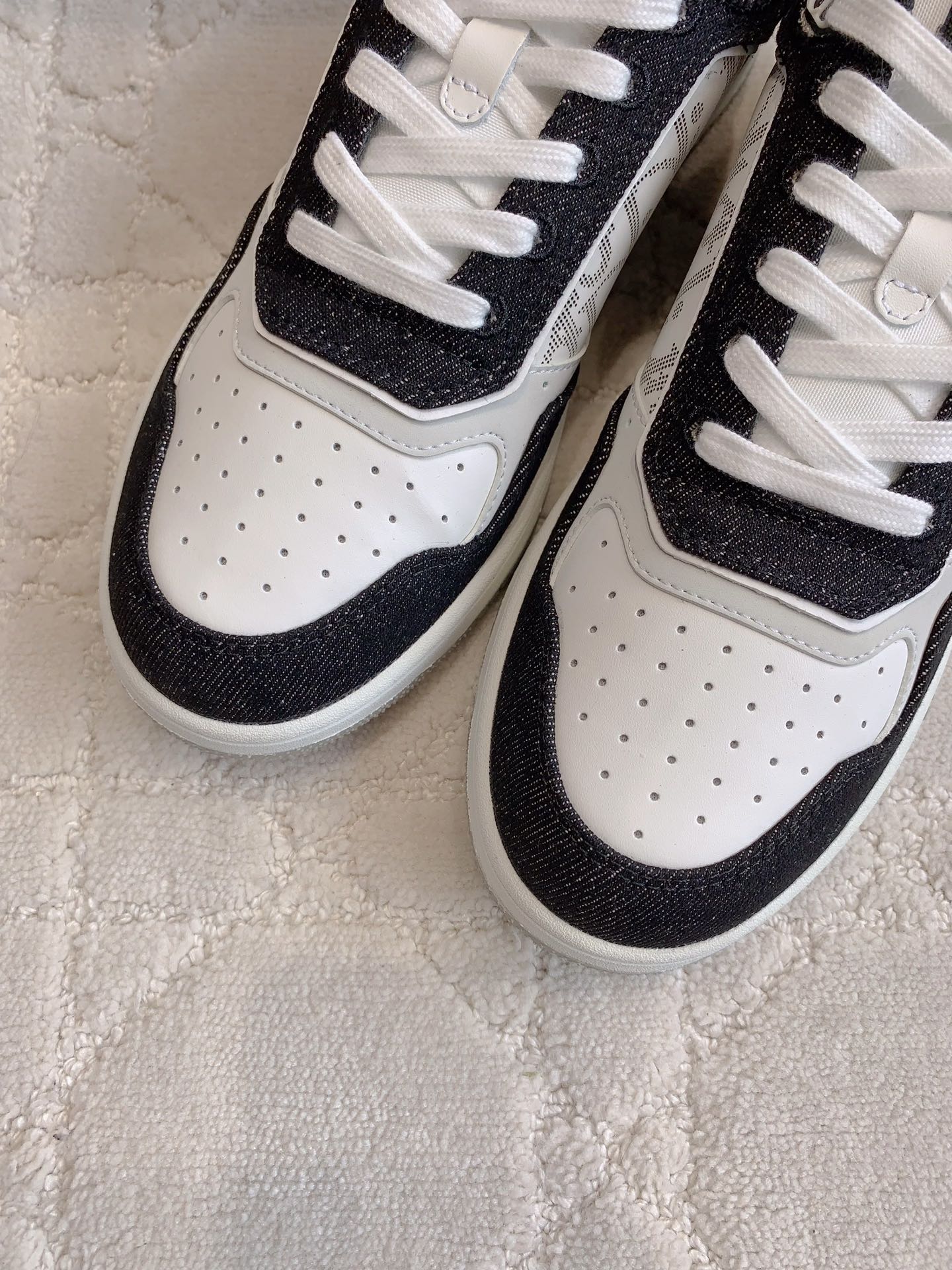 CD B27 Low-Top Sneaker Black White Print Calfskin And Denim Fabric