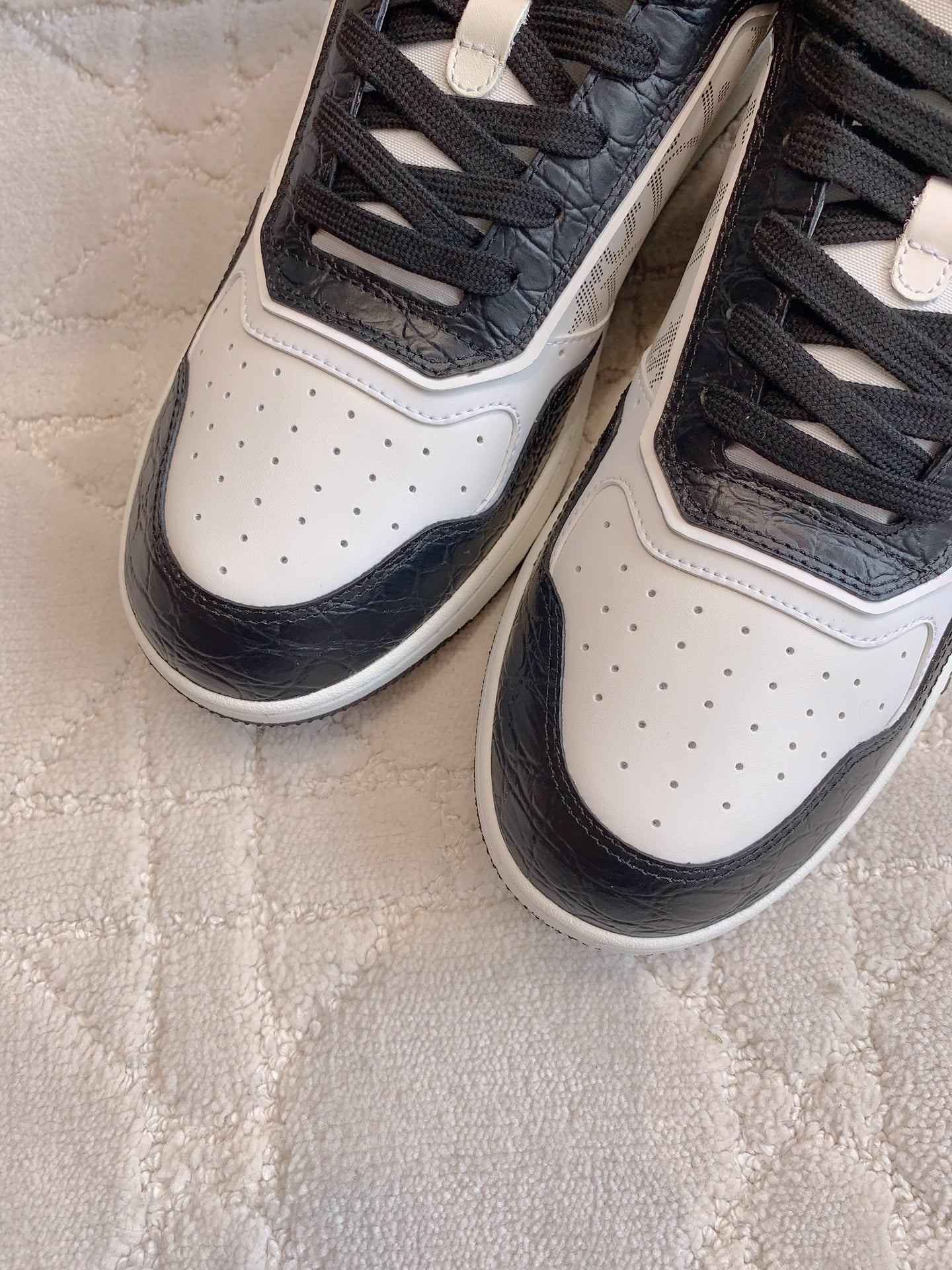 CD B27 Low-Top Sneaker White Black Print Wrinkled Calfskin