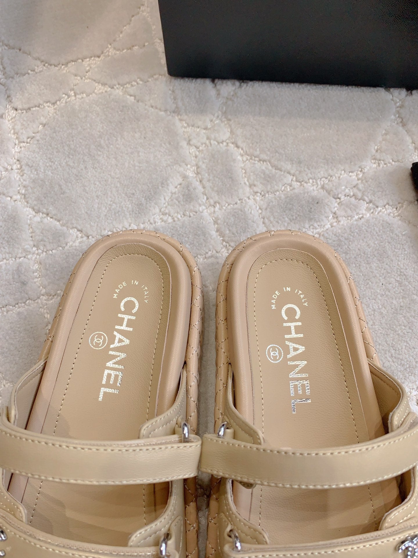 CC Slippers Beige Lambskin 145355