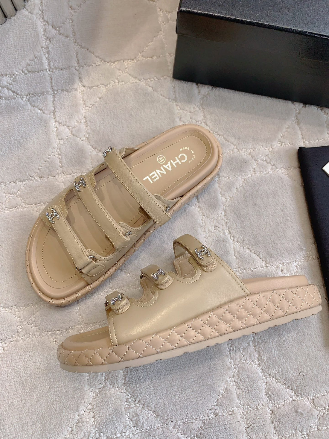 CC Slippers Beige Lambskin 145355