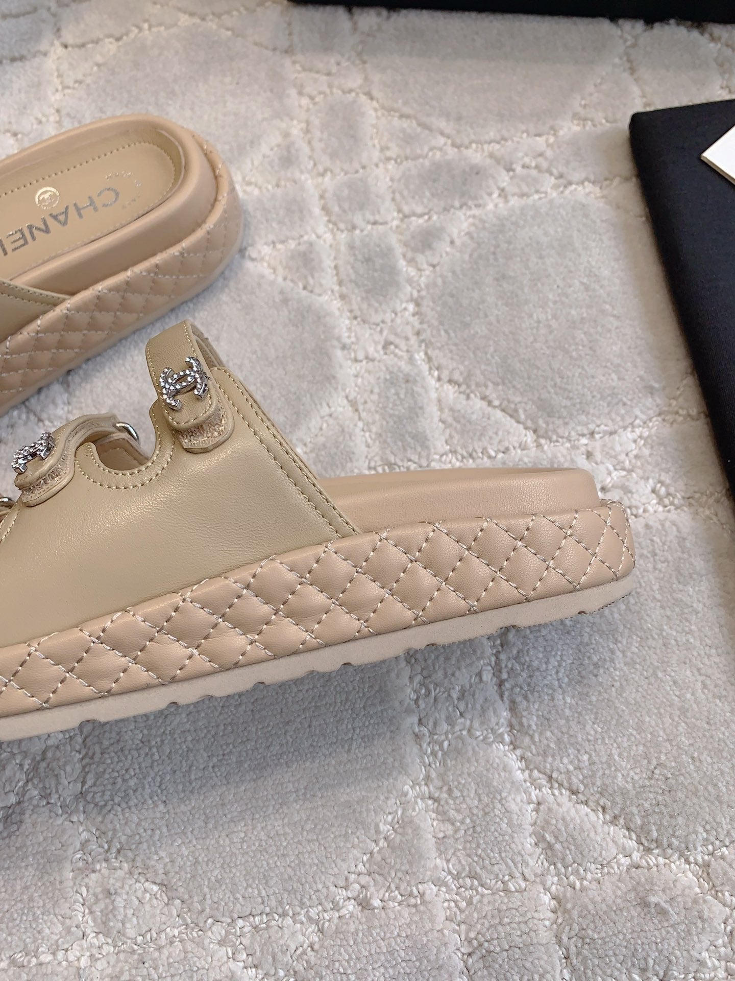 CC Slippers Beige Lambskin 145355