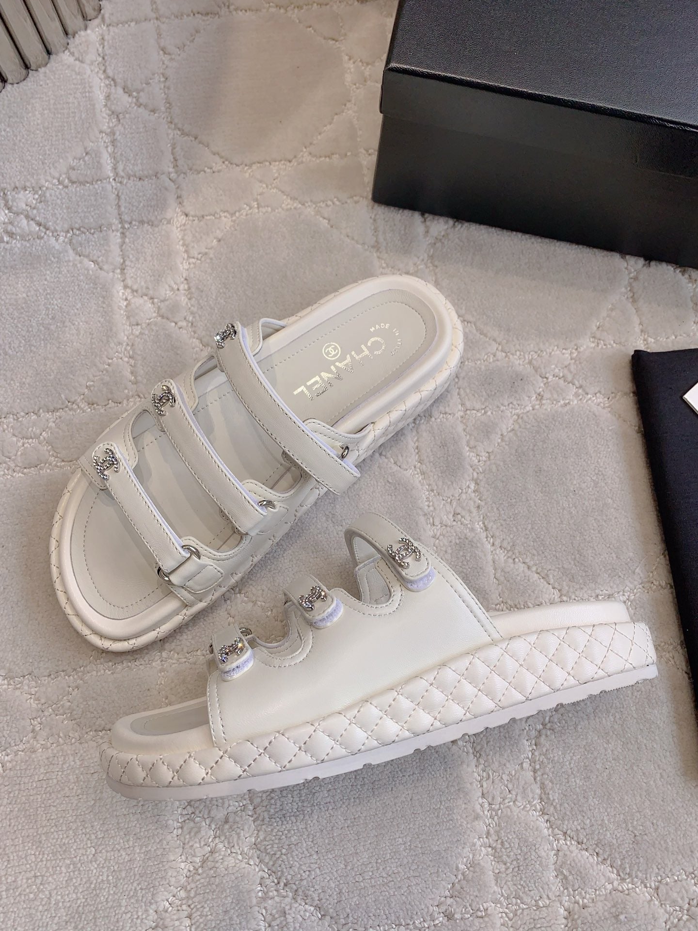 CC Slippers White Lambskin 145356