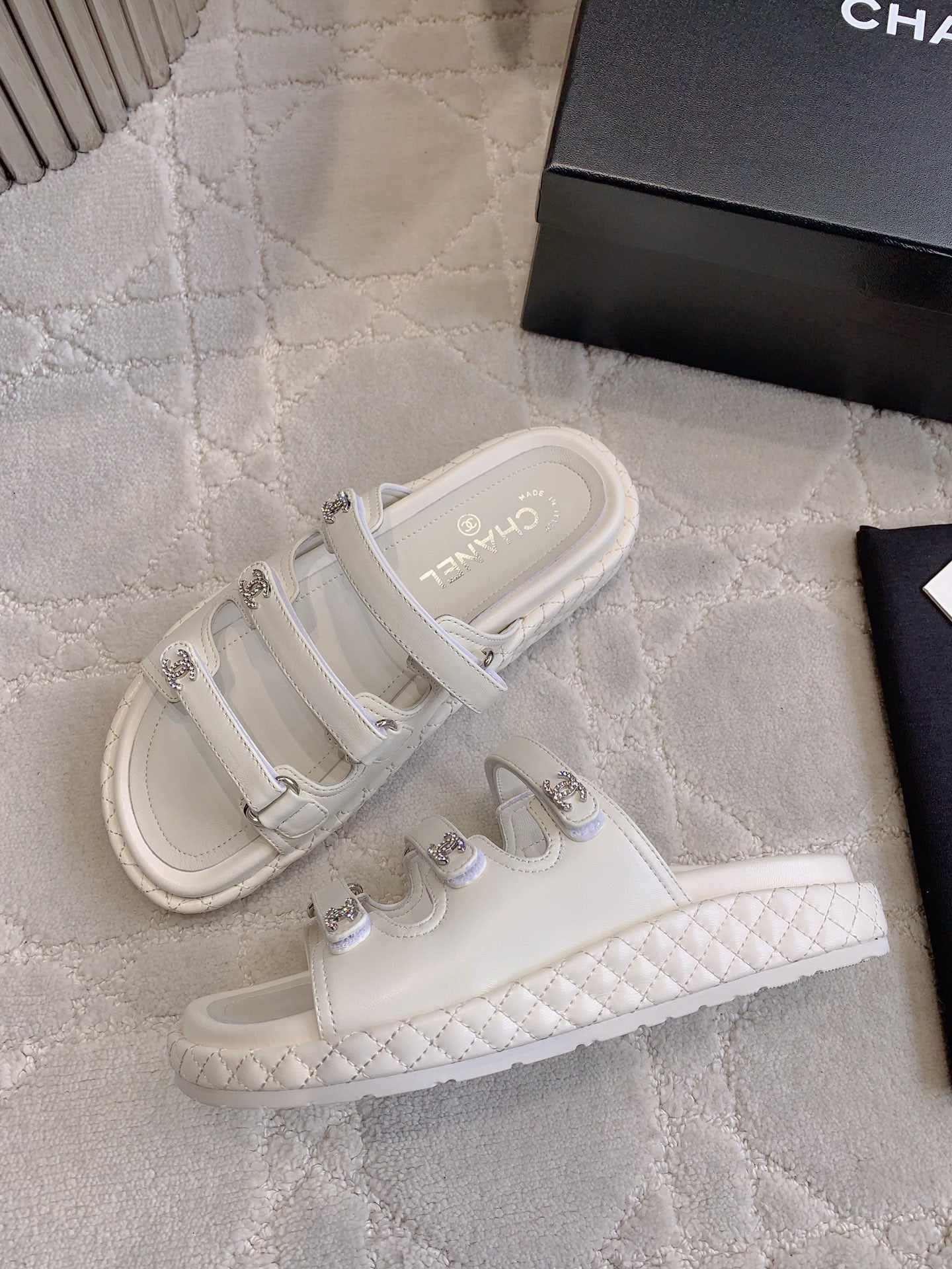 CC Slippers White Lambskin 145356