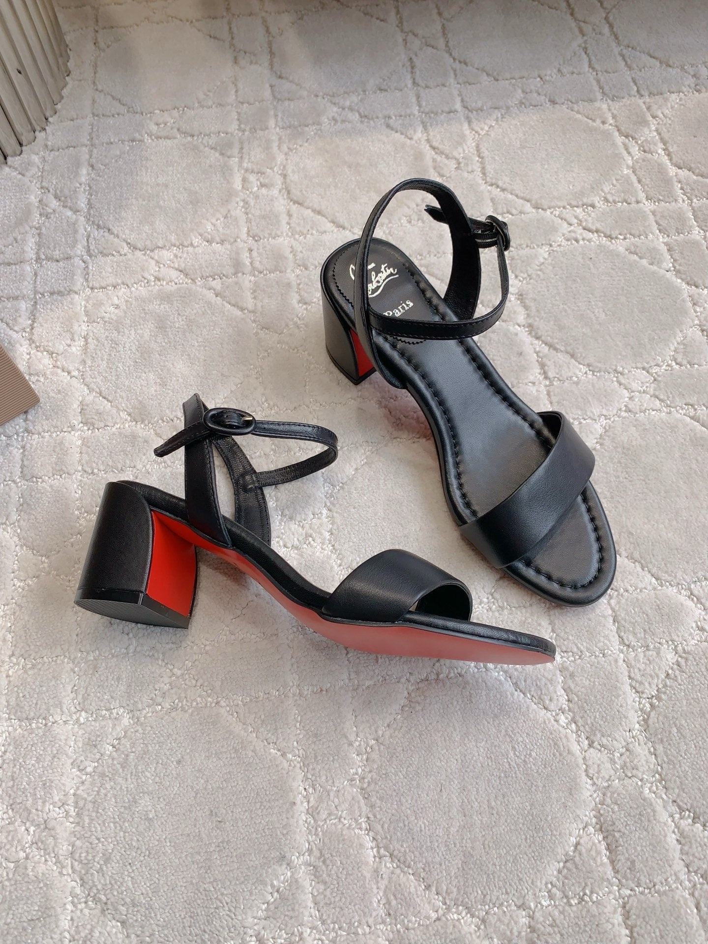 CL Simple Sandals Black Sheepskin 328455