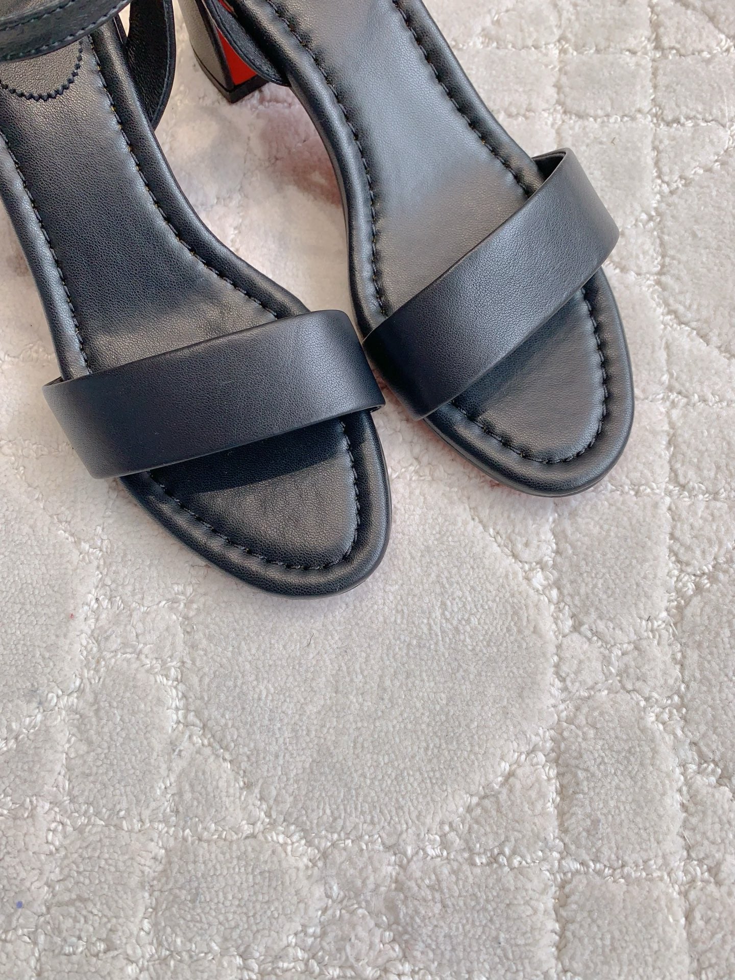 CL Simple Sandals Black Sheepskin 328455