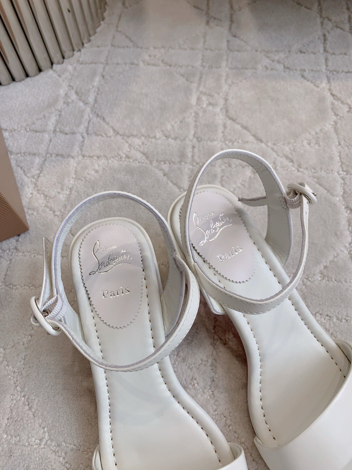 CL Simple Sandals White Sheepskin 328457