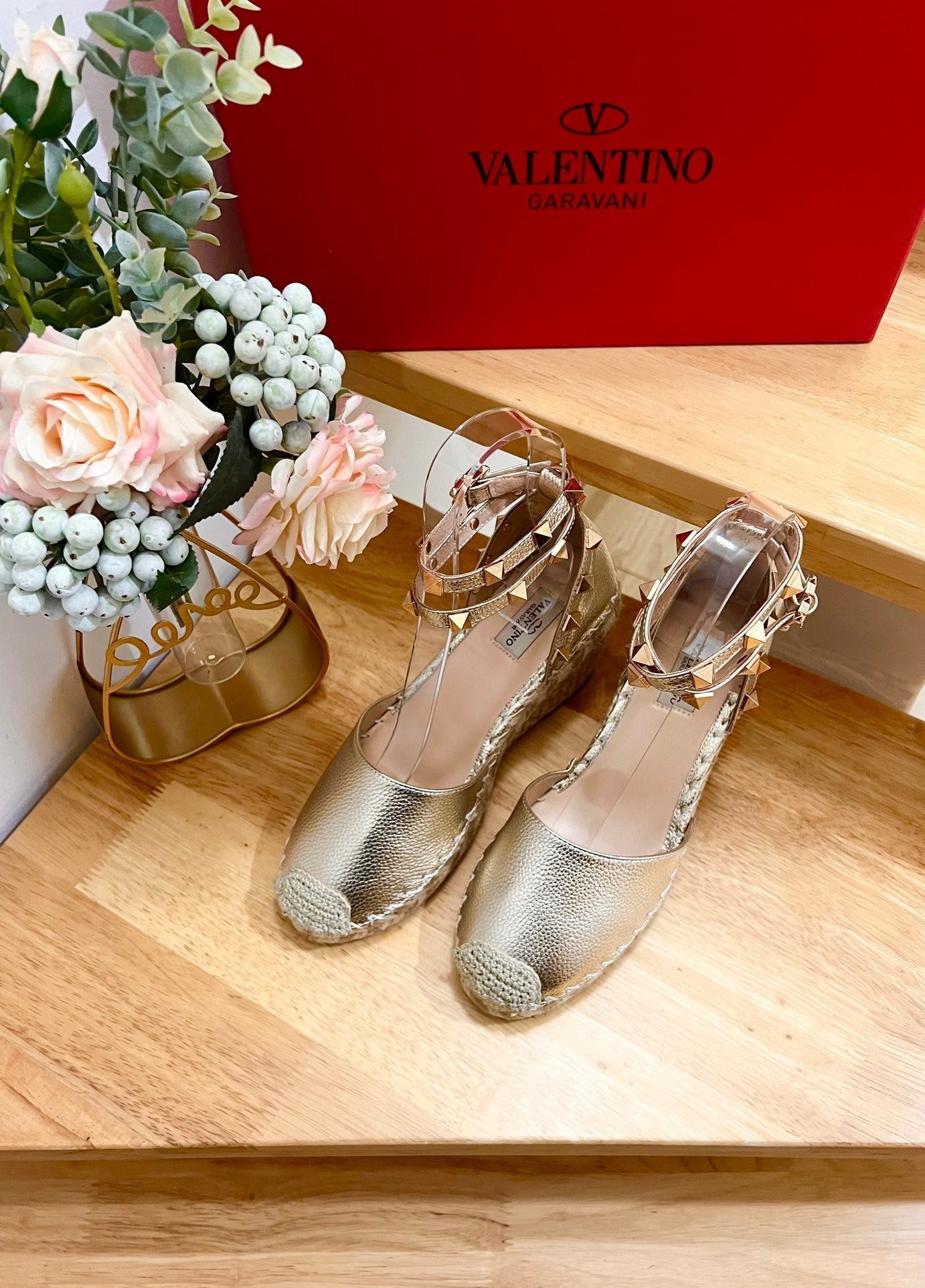 Garavani Rockstud Wedge Espadrilles In Light Yellow Metallic Cowhide And Raffia 852842