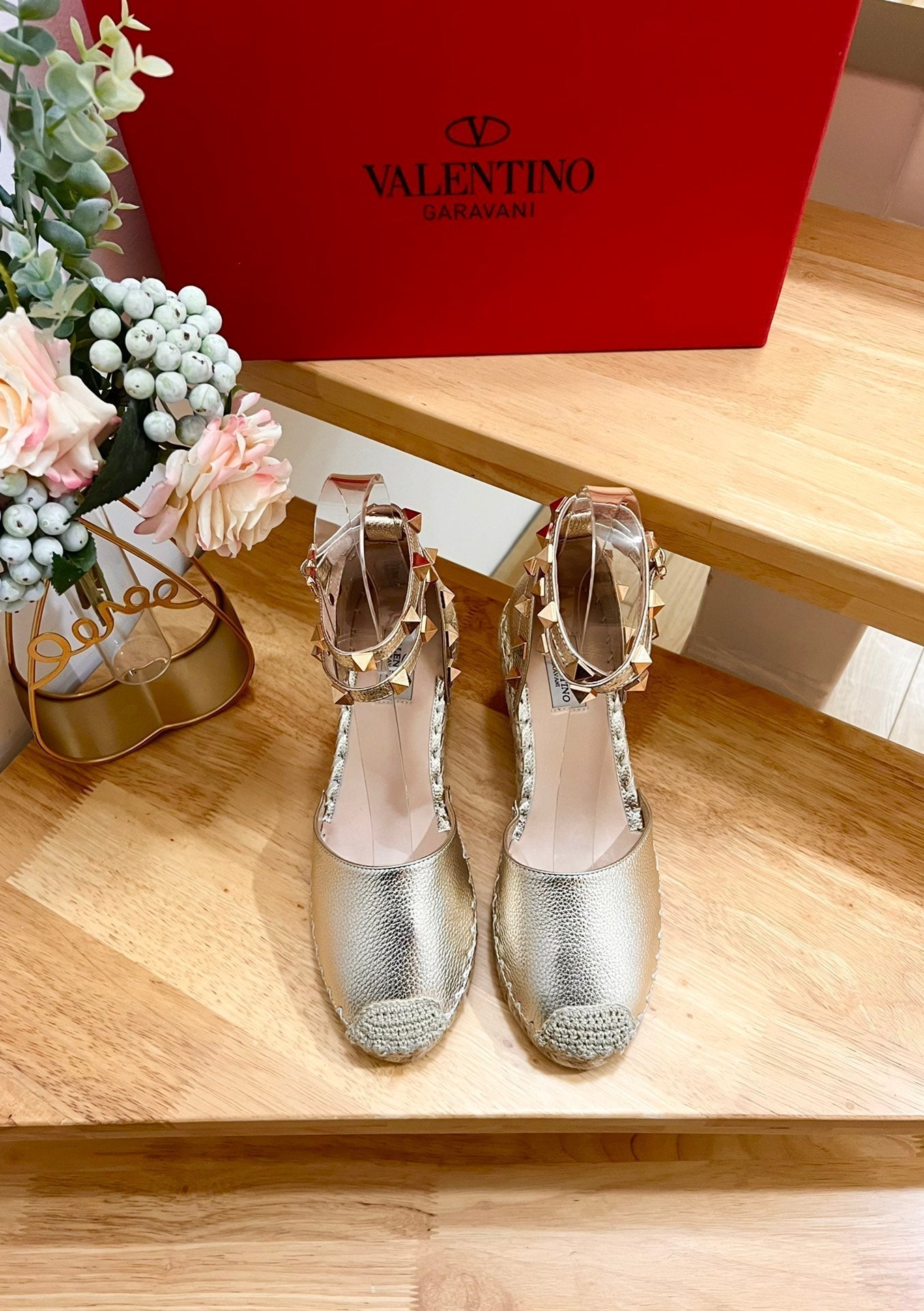 Garavani Rockstud Wedge Espadrilles In Light Yellow Metallic Cowhide And Raffia 852842