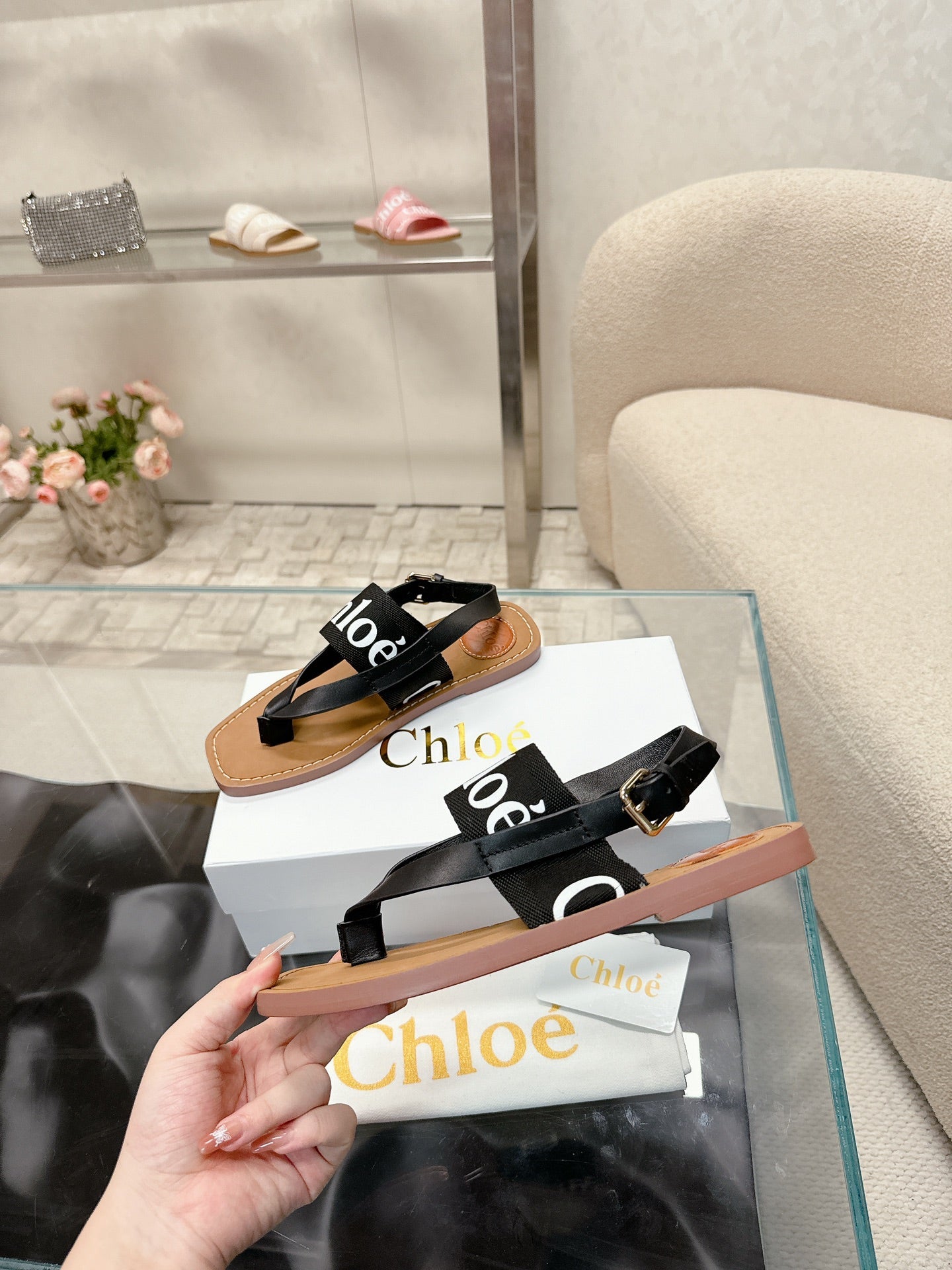 CHLOE THONG SANDALS IN BLACK CALFSKIN AND CANVAS