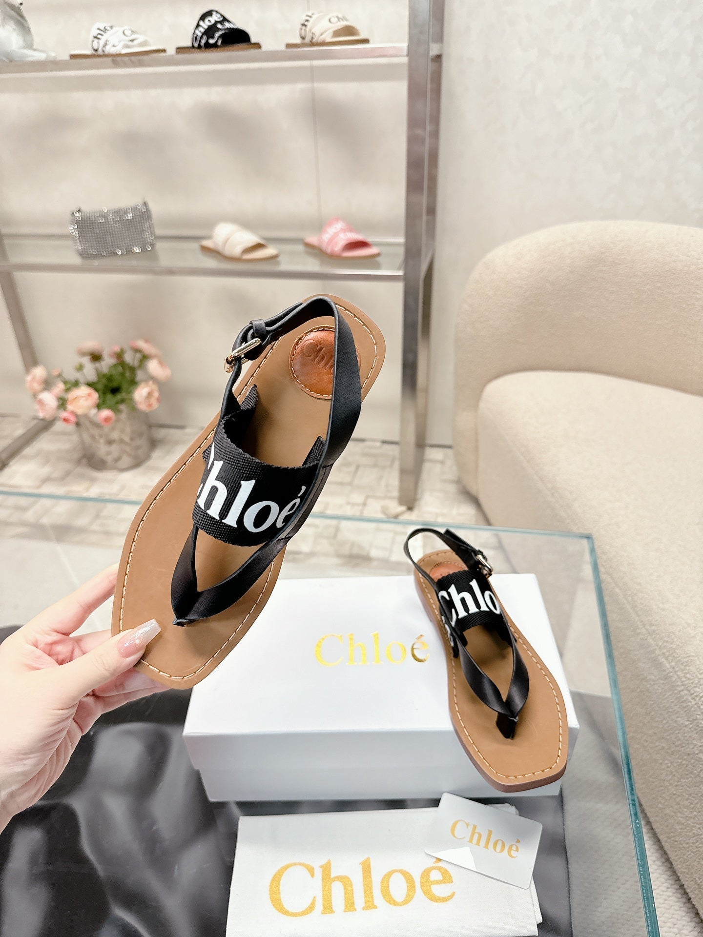 CHLOE THONG SANDALS IN BLACK CALFSKIN AND CANVAS