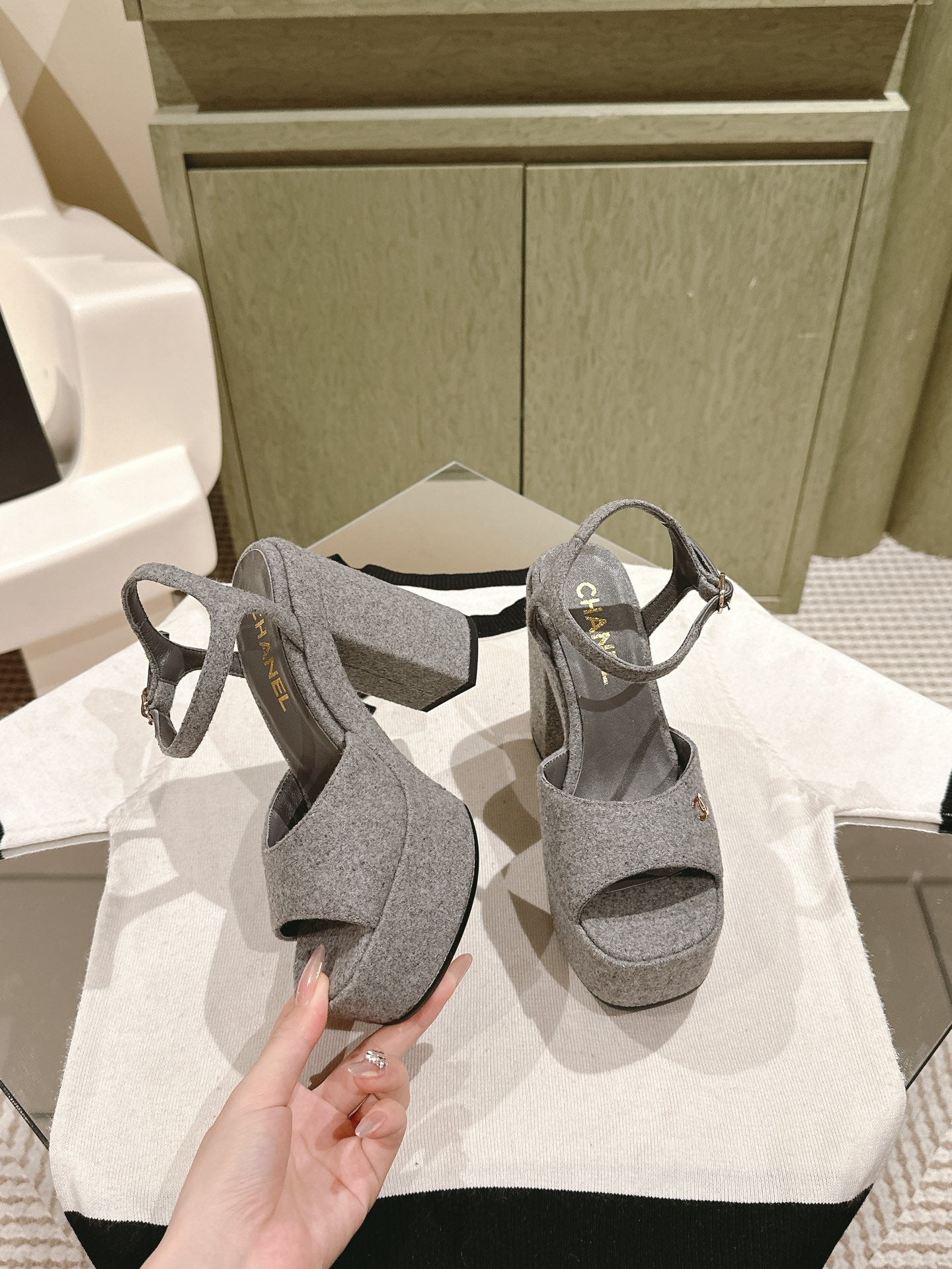 CC HIGH SANDAL GREY SUEDE CALFSKIN