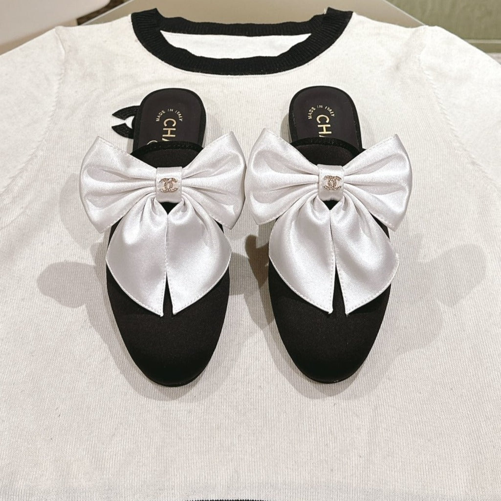 CC MULE WITH SILK WHITE BOW AND BLACK LAMBSKIN