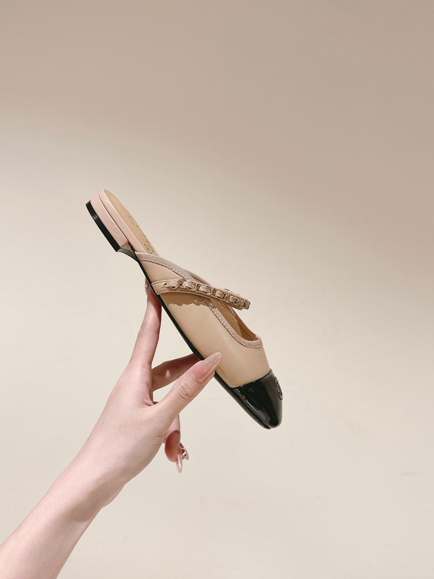 cc mule leather chain beige calfskin black patent calfskin