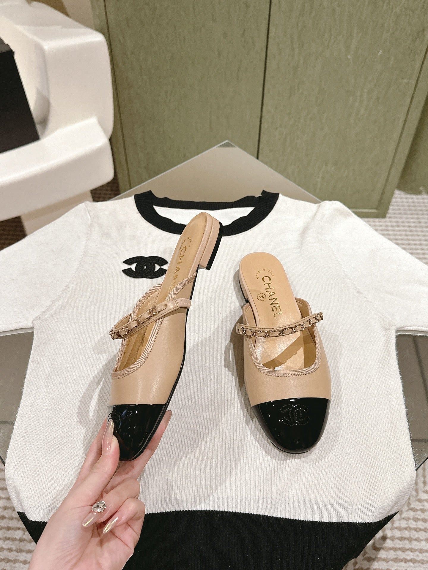 cc mule leather chain beige calfskin black patent calfskin