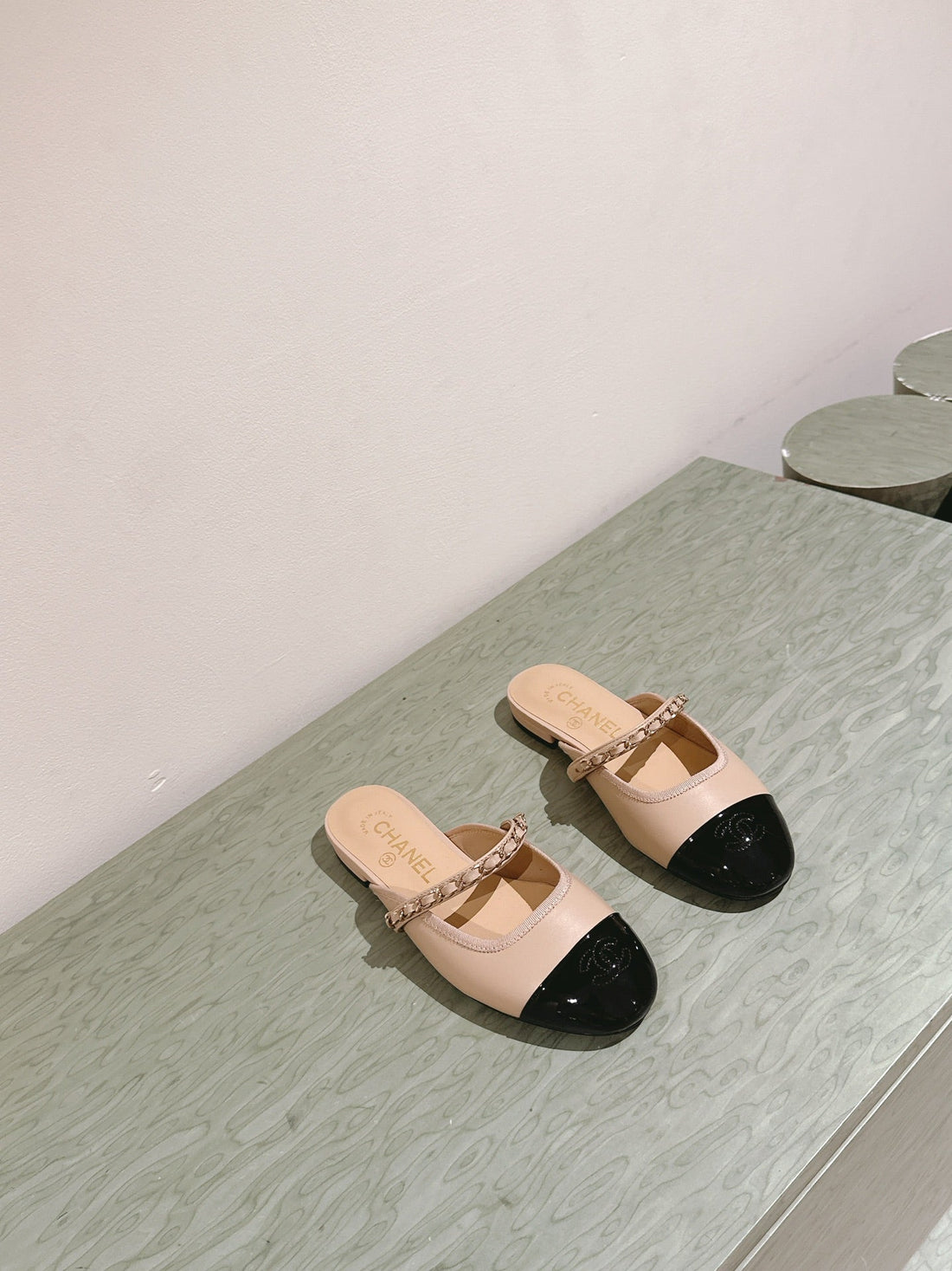 cc mule leather chain beige calfskin black patent calfskin