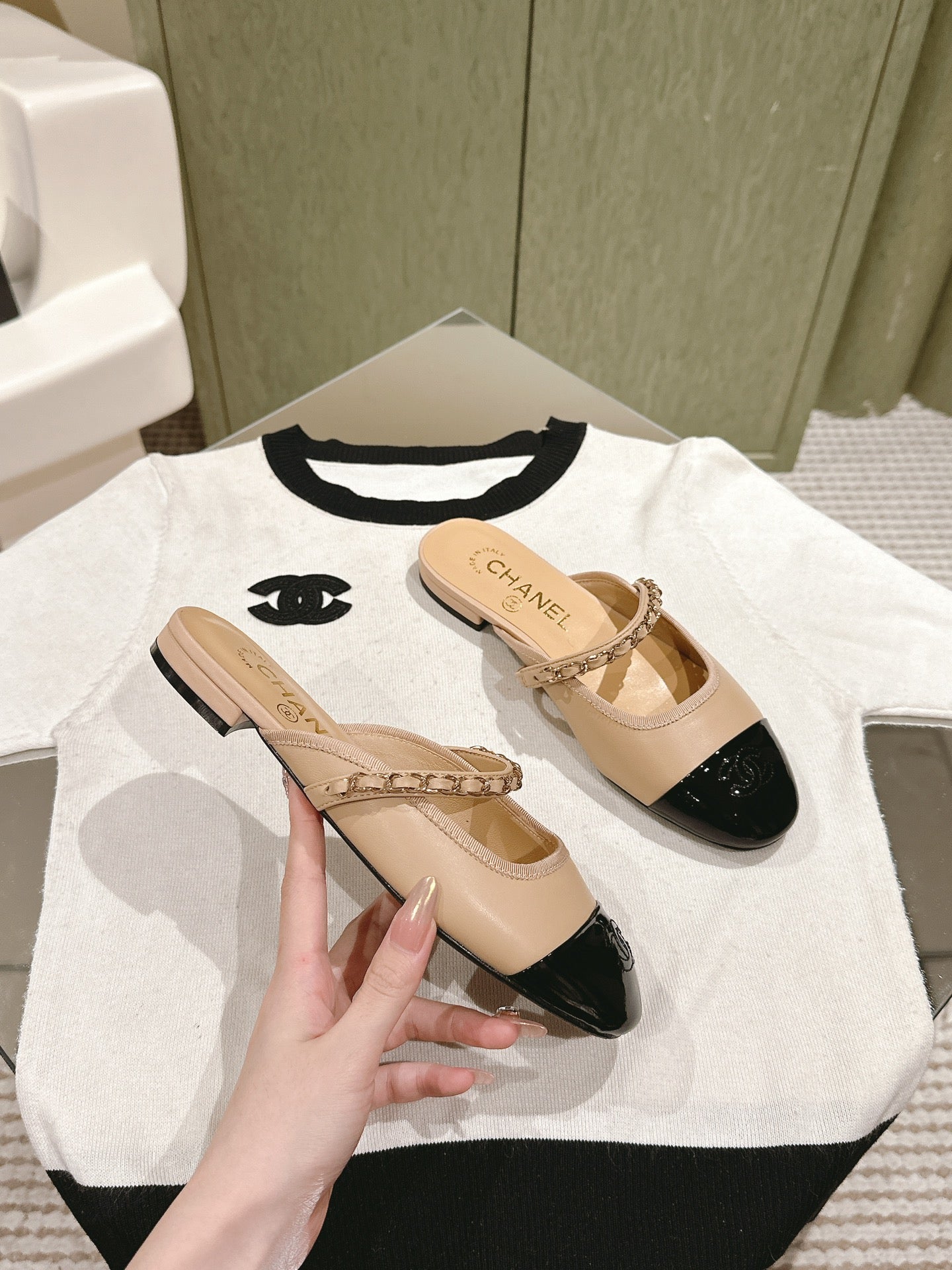 cc mule leather chain beige calfskin black patent calfskin