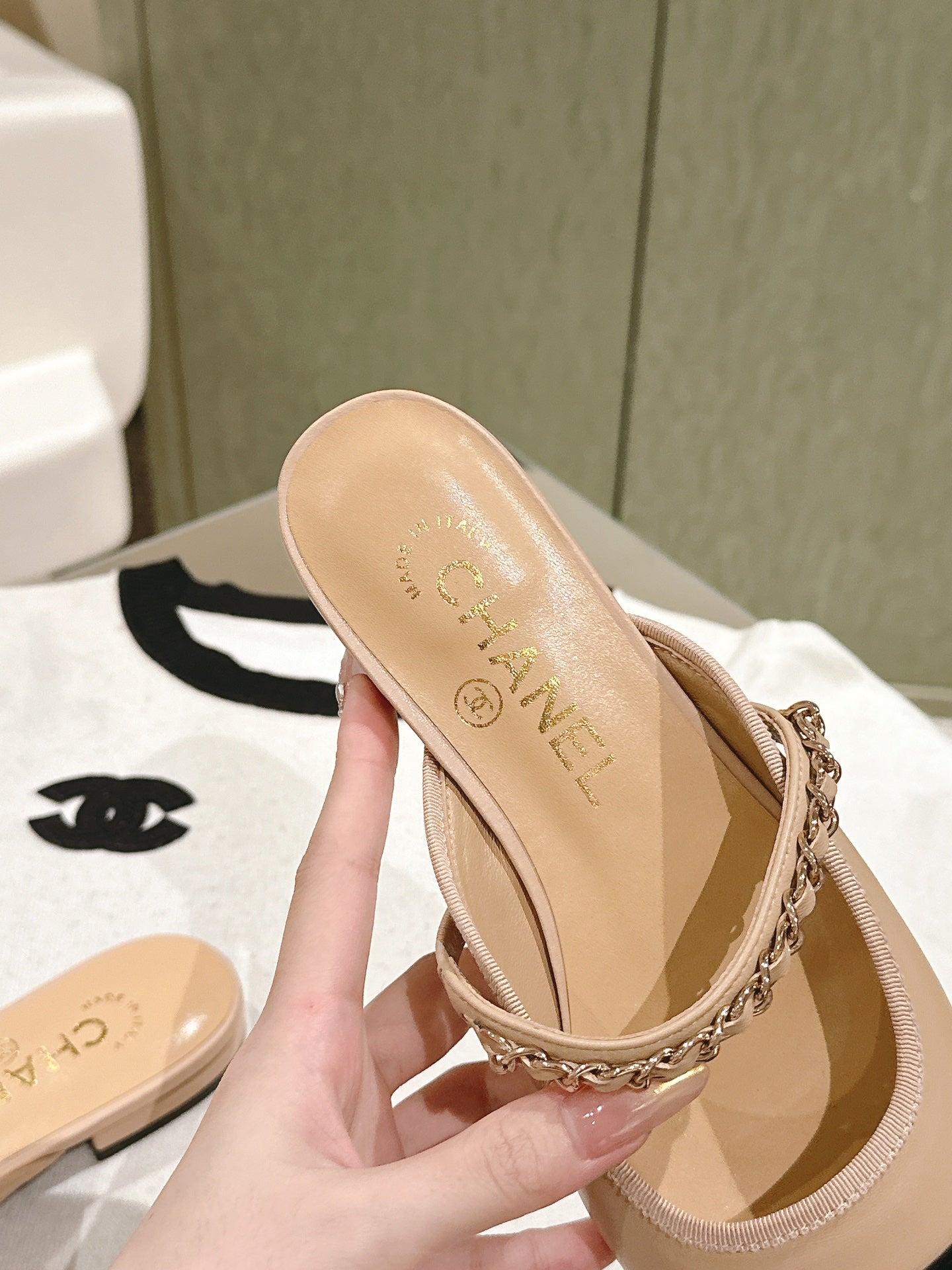 cc mule leather chain beige calfskin black patent calfskin