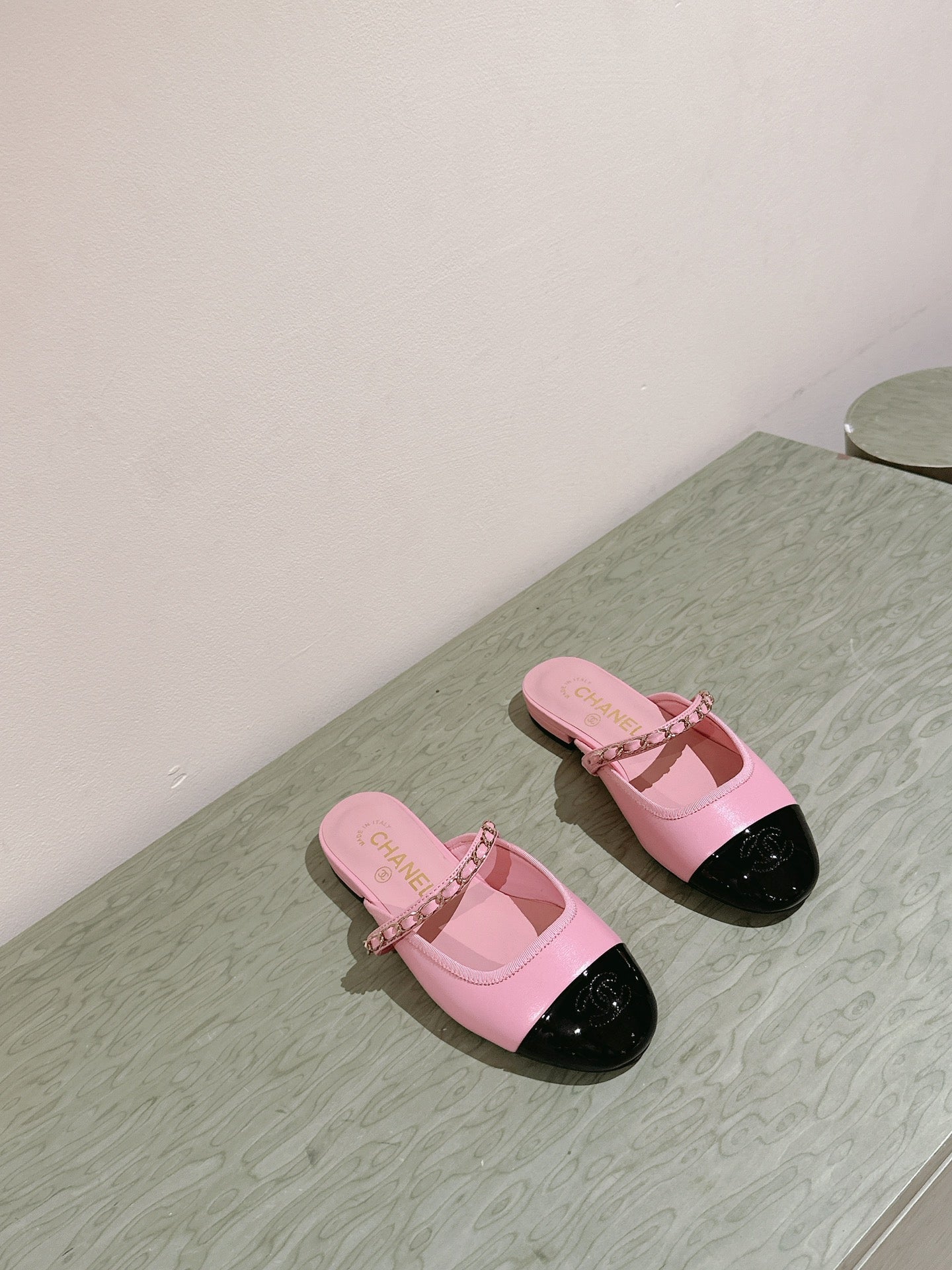 cc mule leather chain pink calfskin black patent calfskin