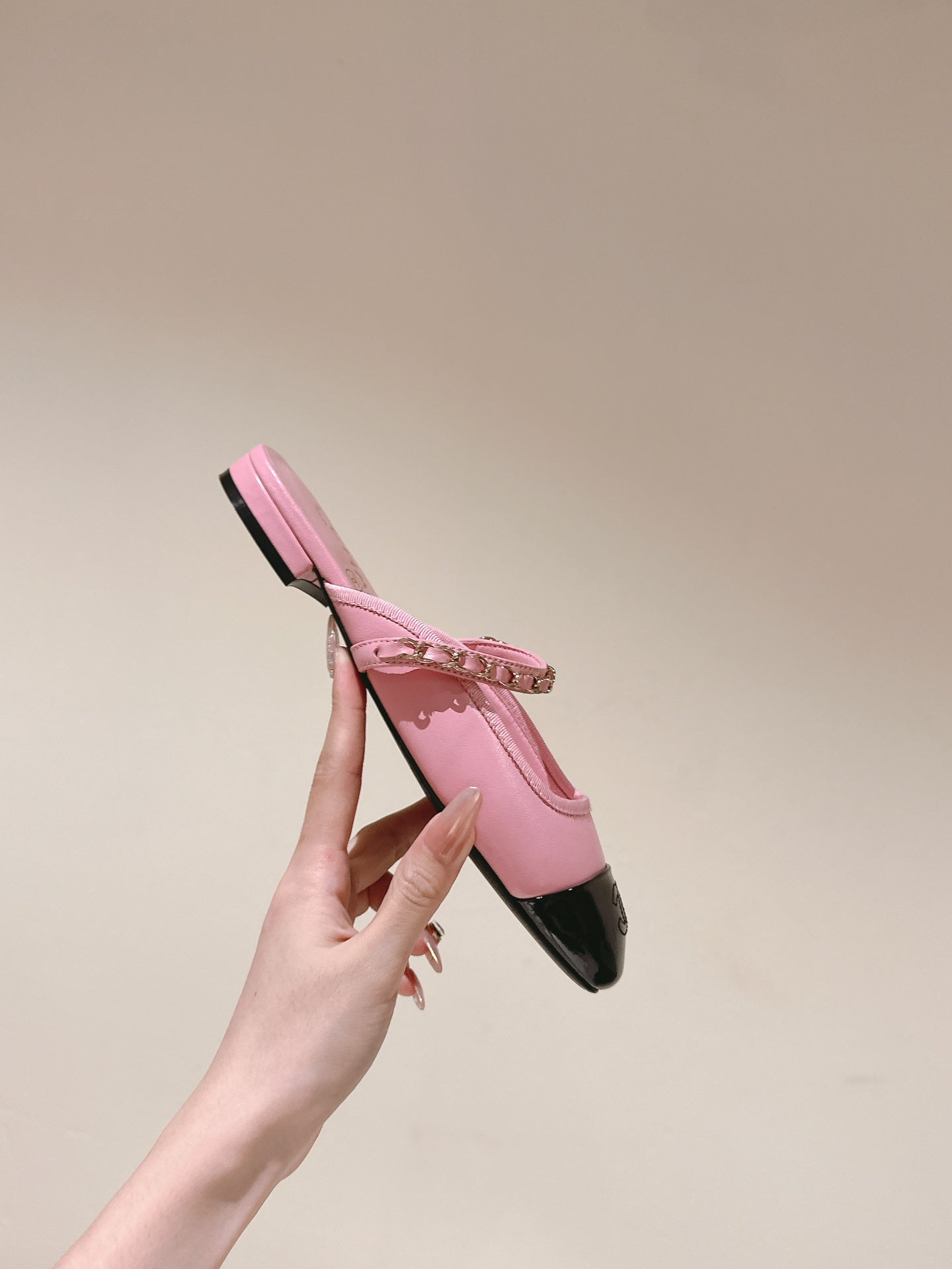 cc mule leather chain pink calfskin black patent calfskin