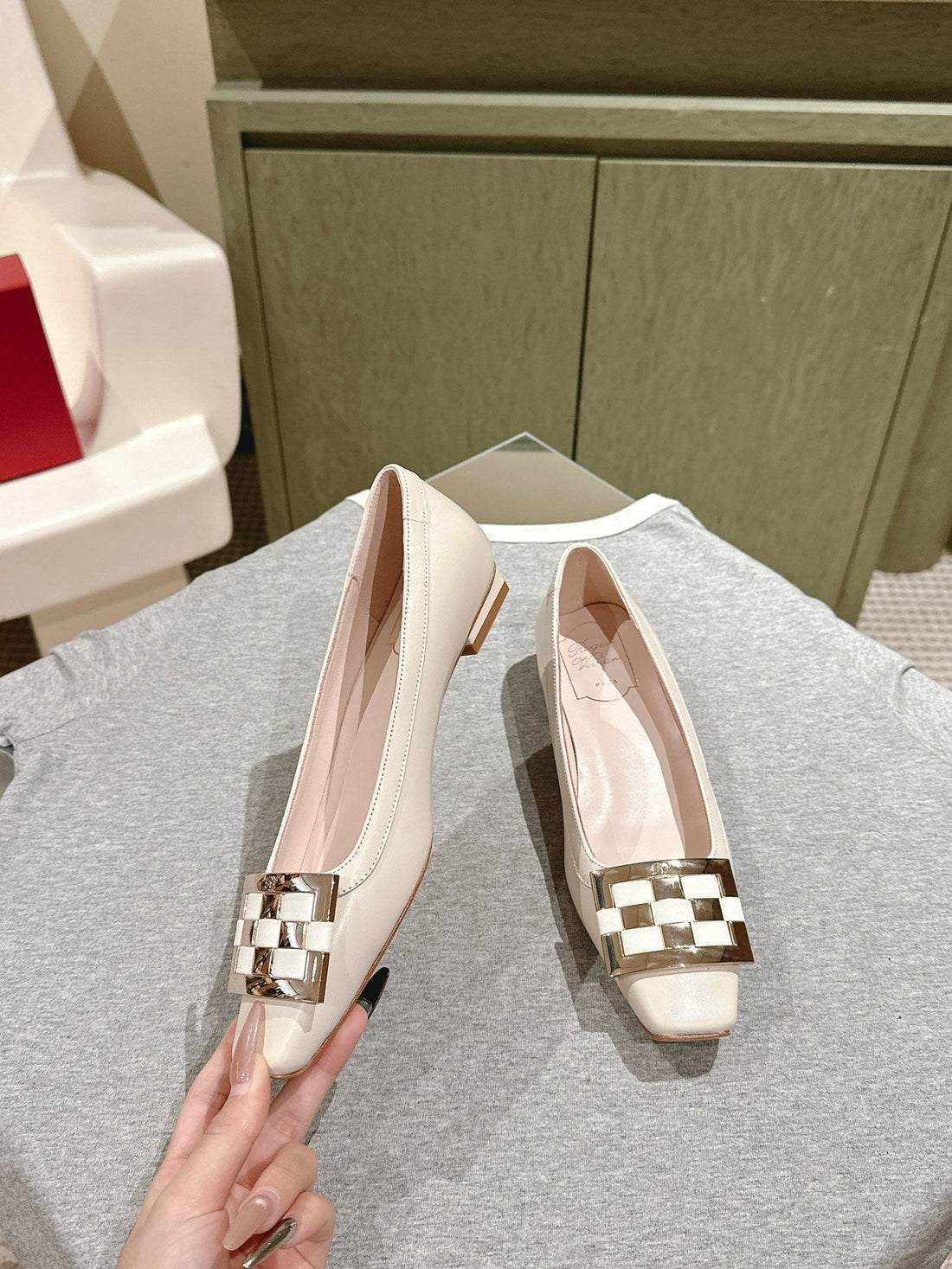 Viv 25 Jewel Flats Beige Imported Cowhide 241906