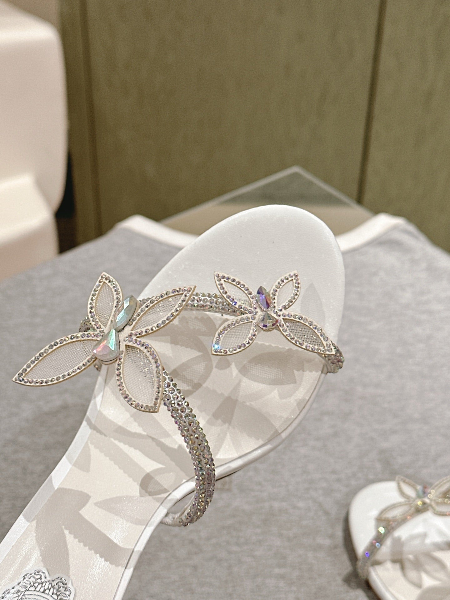 RC 25 Butterfly High-Heeled Sandals White Silk Rhinestones