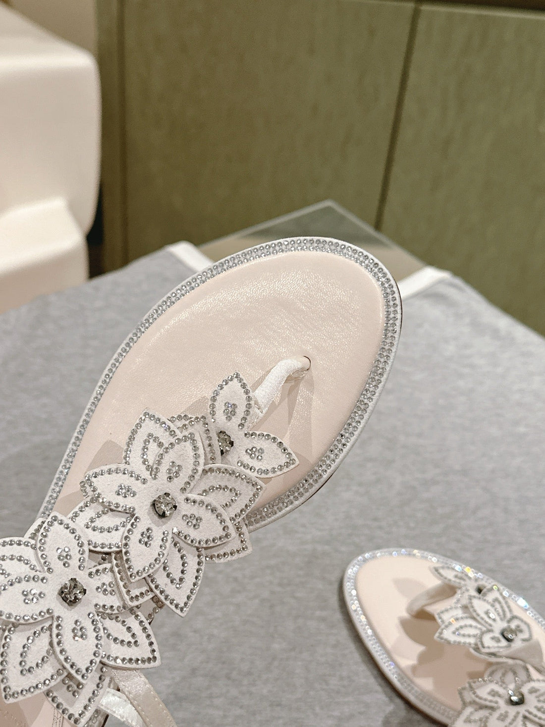 RC 25 Flat Sole Flower Thong White Silk Rhinestones 268063