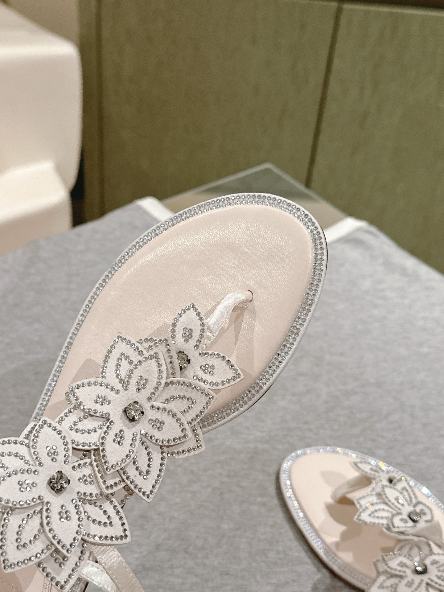 RC 25 Flat Sole Flower Thong White Silk Rhinestones 268063