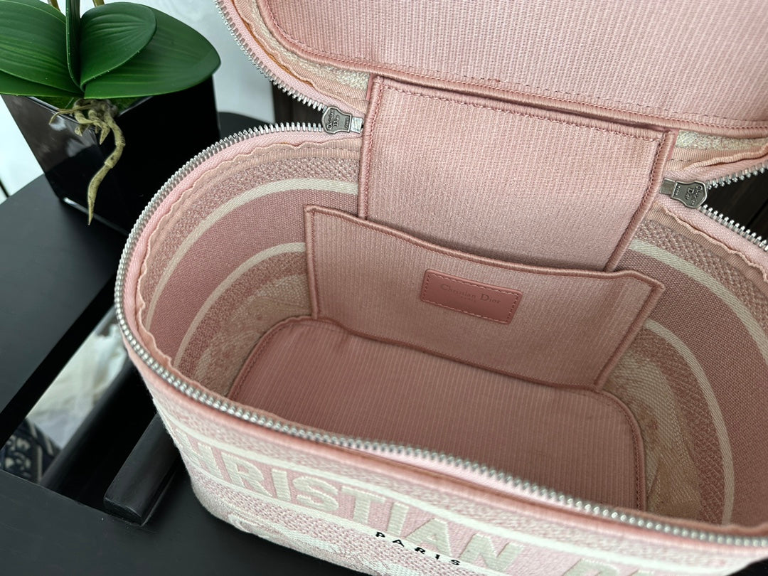 diortravel vanity 25 pink embroidery
