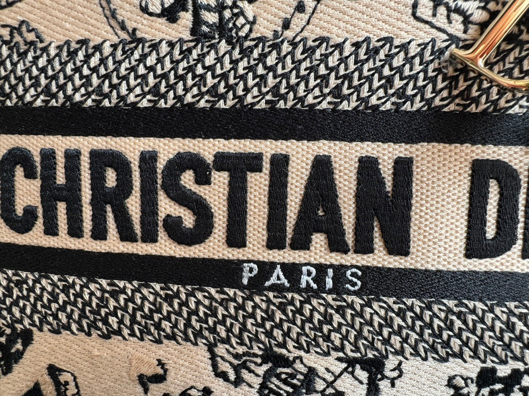 mini 17cm black pink embroidery canvas