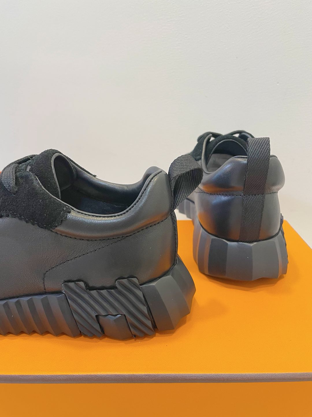 HM  Bouncing sneaker Black Calfskin and Suede 212289
