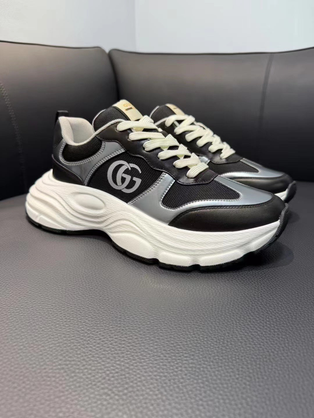 GG Men's Sneaker Black Mesh Suede 751835